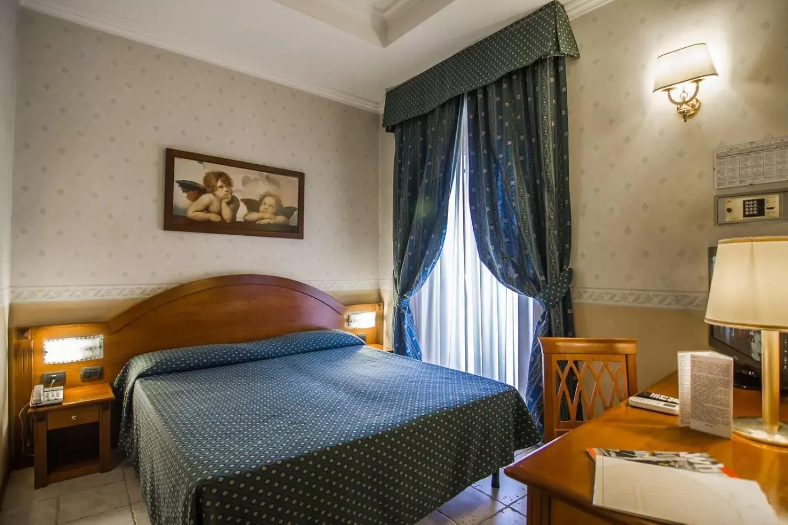 Bedroom, Bed in Hotel Verona Rome