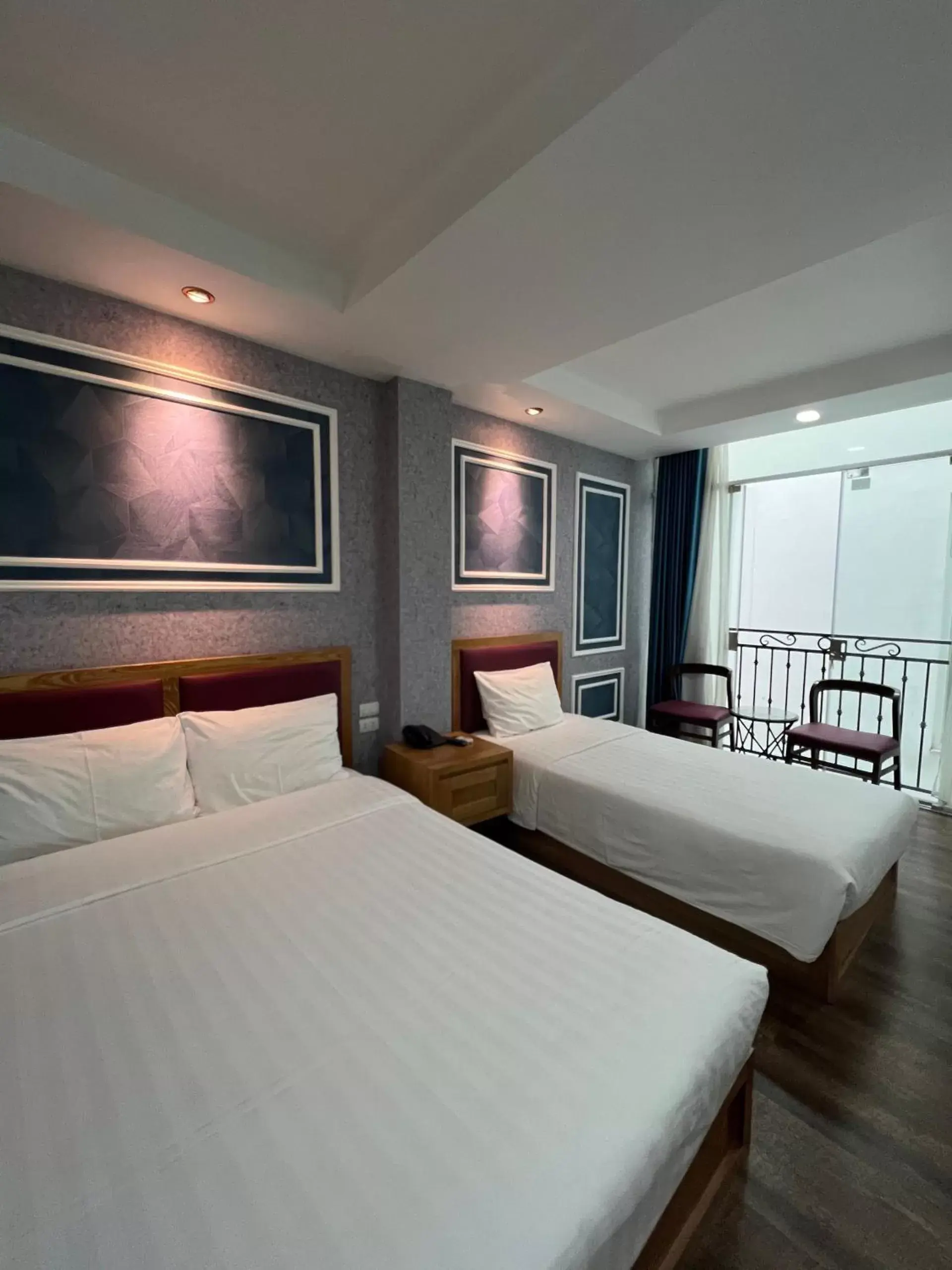 Bedroom, Bed in Holiday Suites Hotel & Spa
