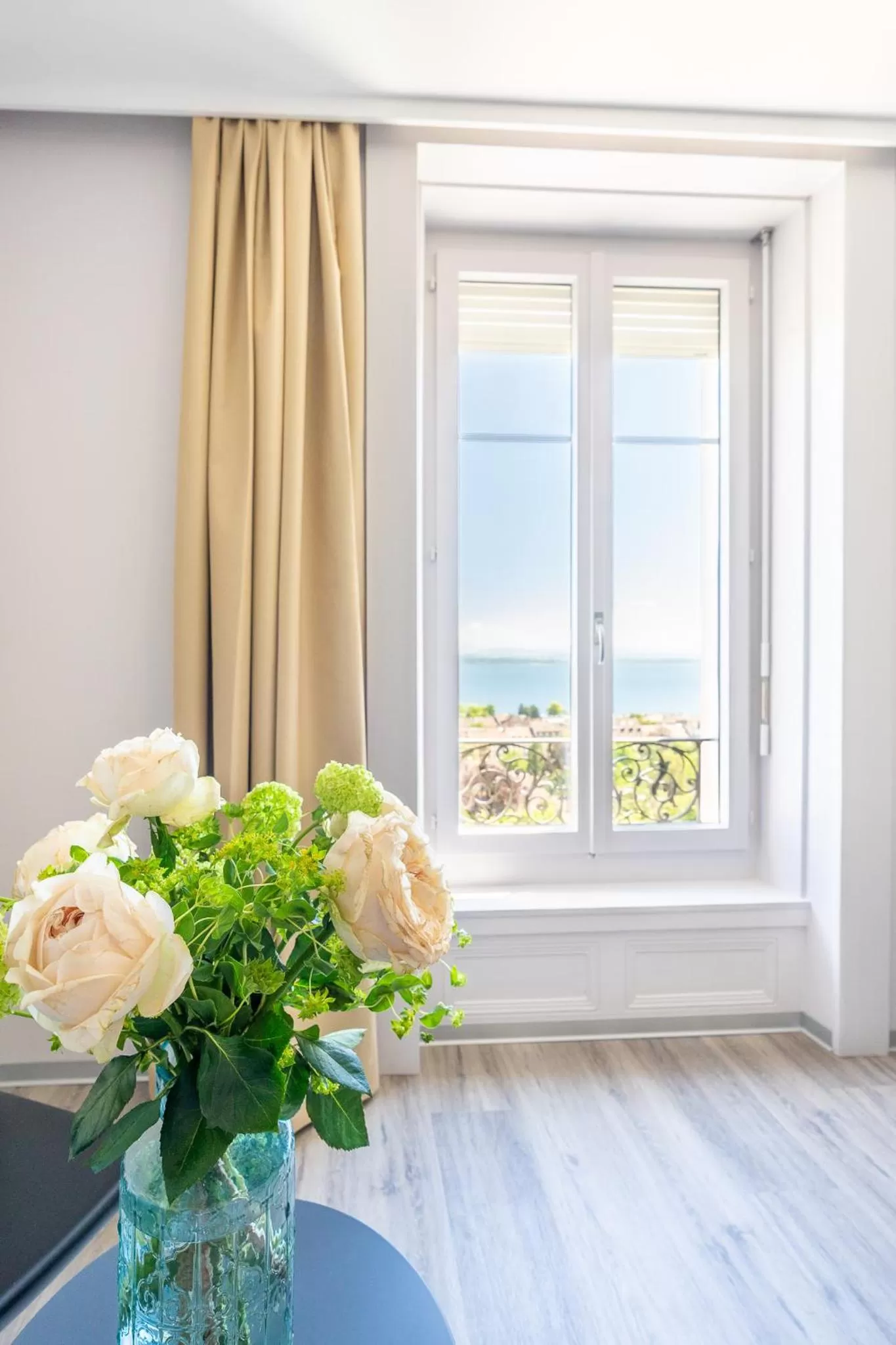 Lake view in Hôtel Alpes & Lac