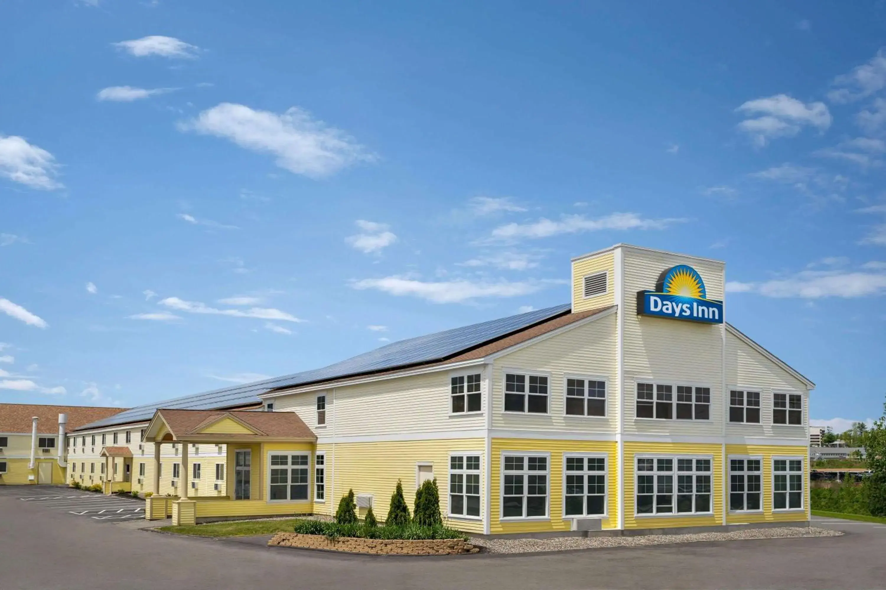 Property Building in Days Inn by Wyndham Airport/Maine Mall
