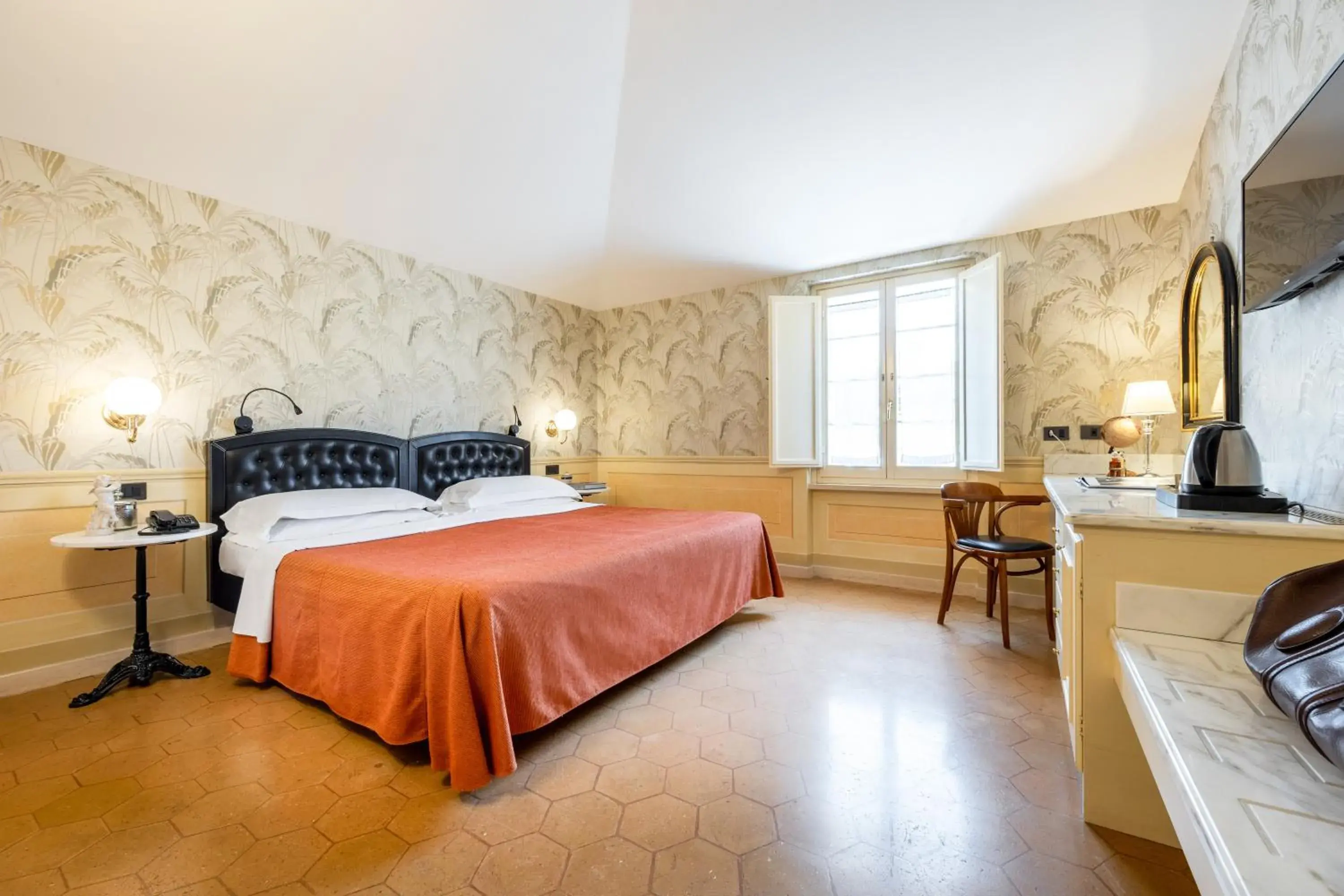 Bed in Hotel San Luca