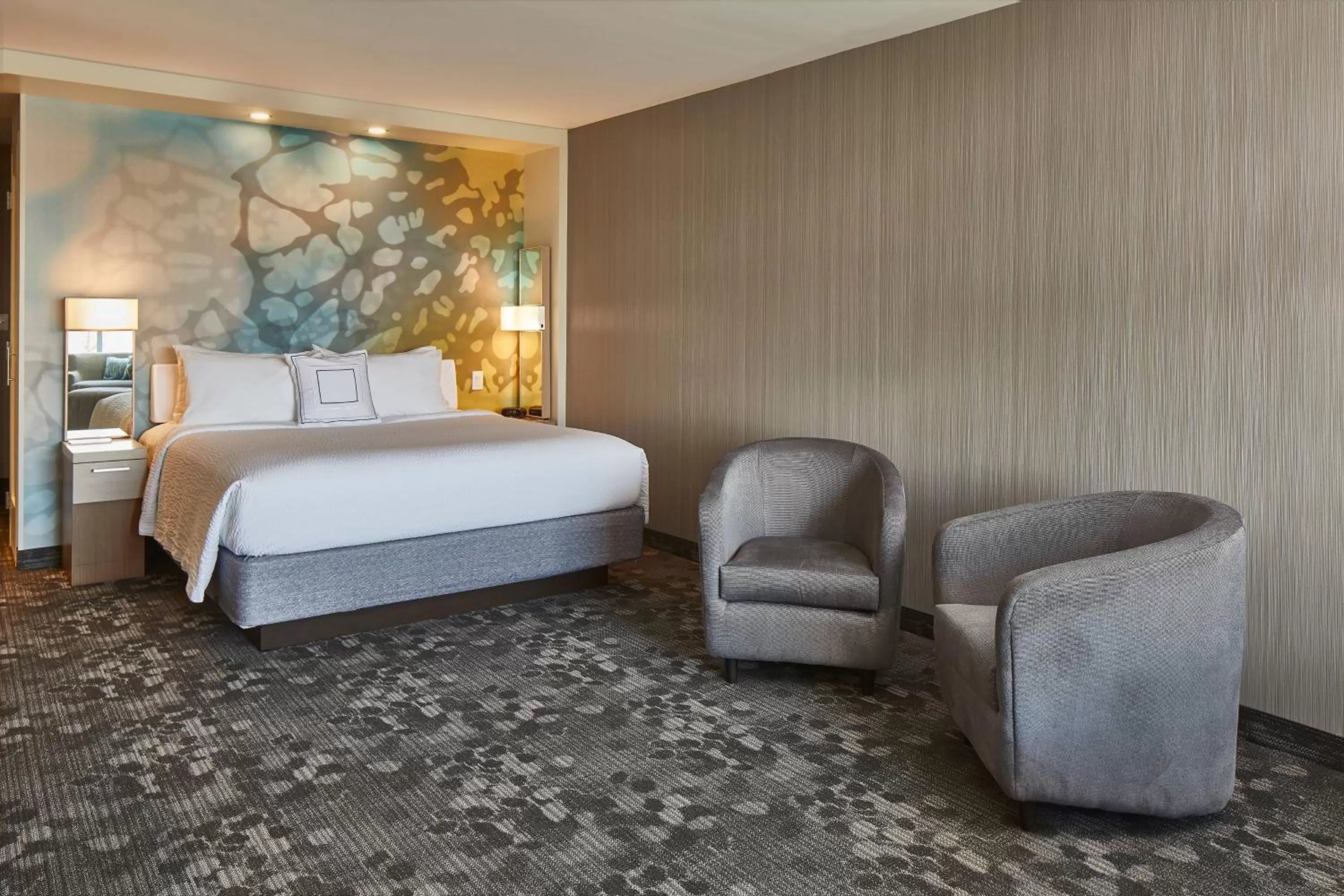 Photo of the whole room, Bed in Courtyard by Marriott Albany Troy/Waterfront