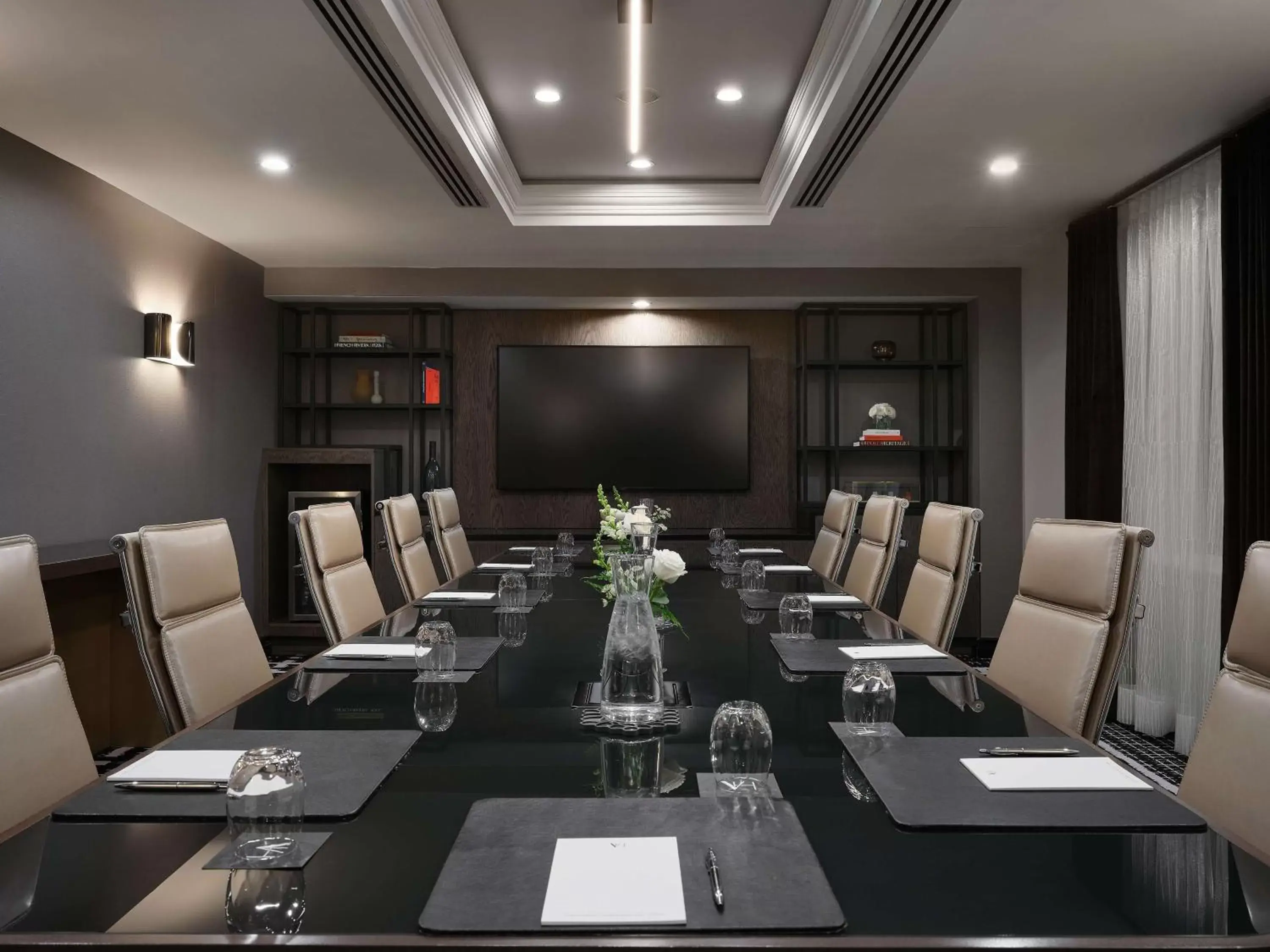 Meeting/conference room in Vogue Hotel Montreal Downtown, Curio Collection by Hilton