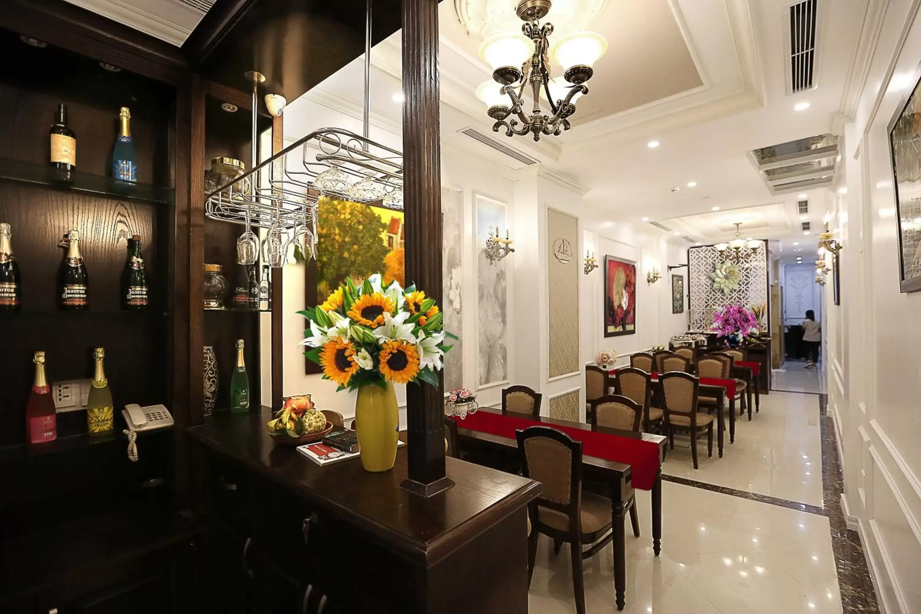 Restaurant/Places to Eat in Golden Sail Hotel & Spa
