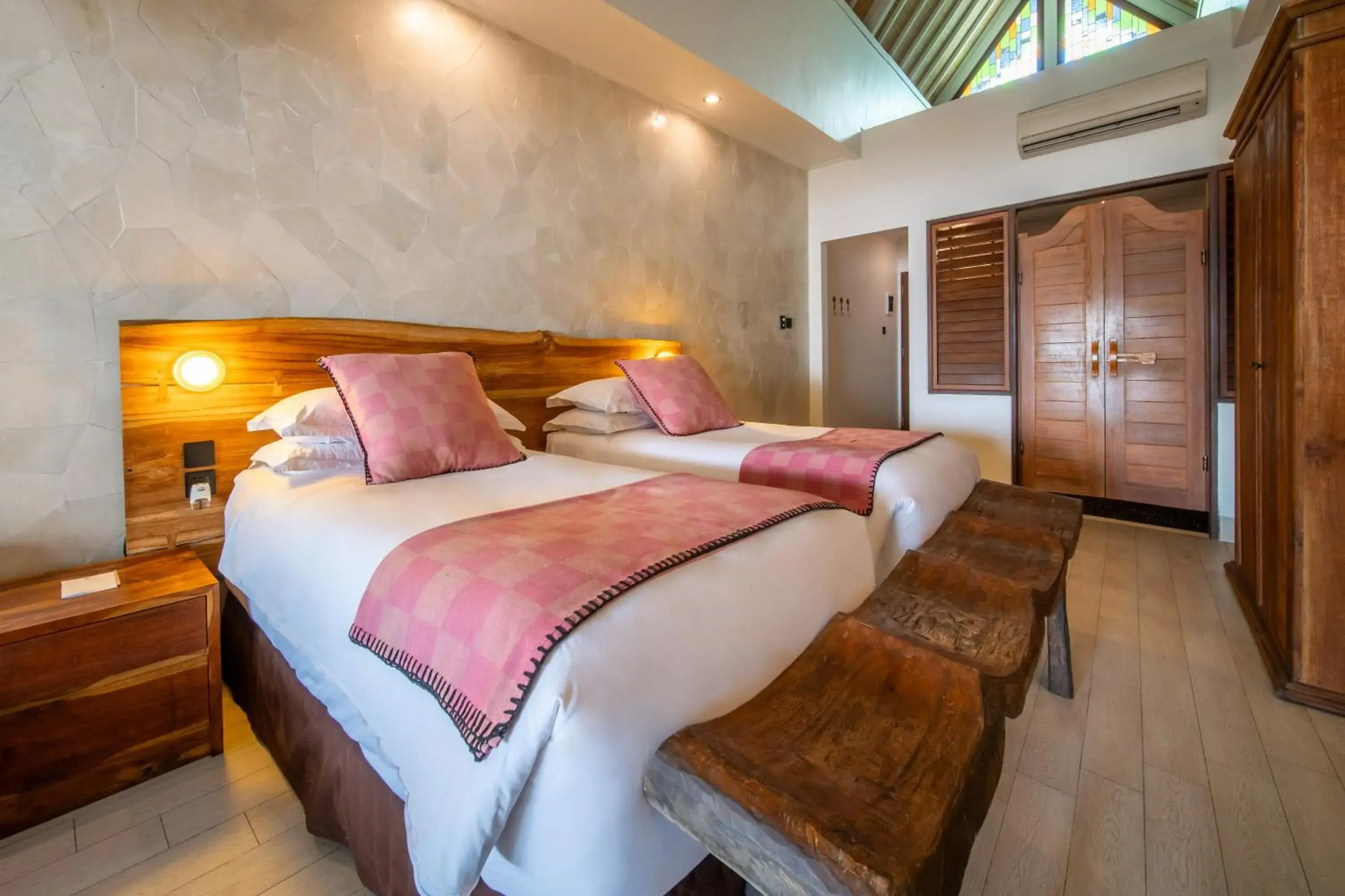 Deluxe Double or Twin Room with Ocean View in Bombora Medewi