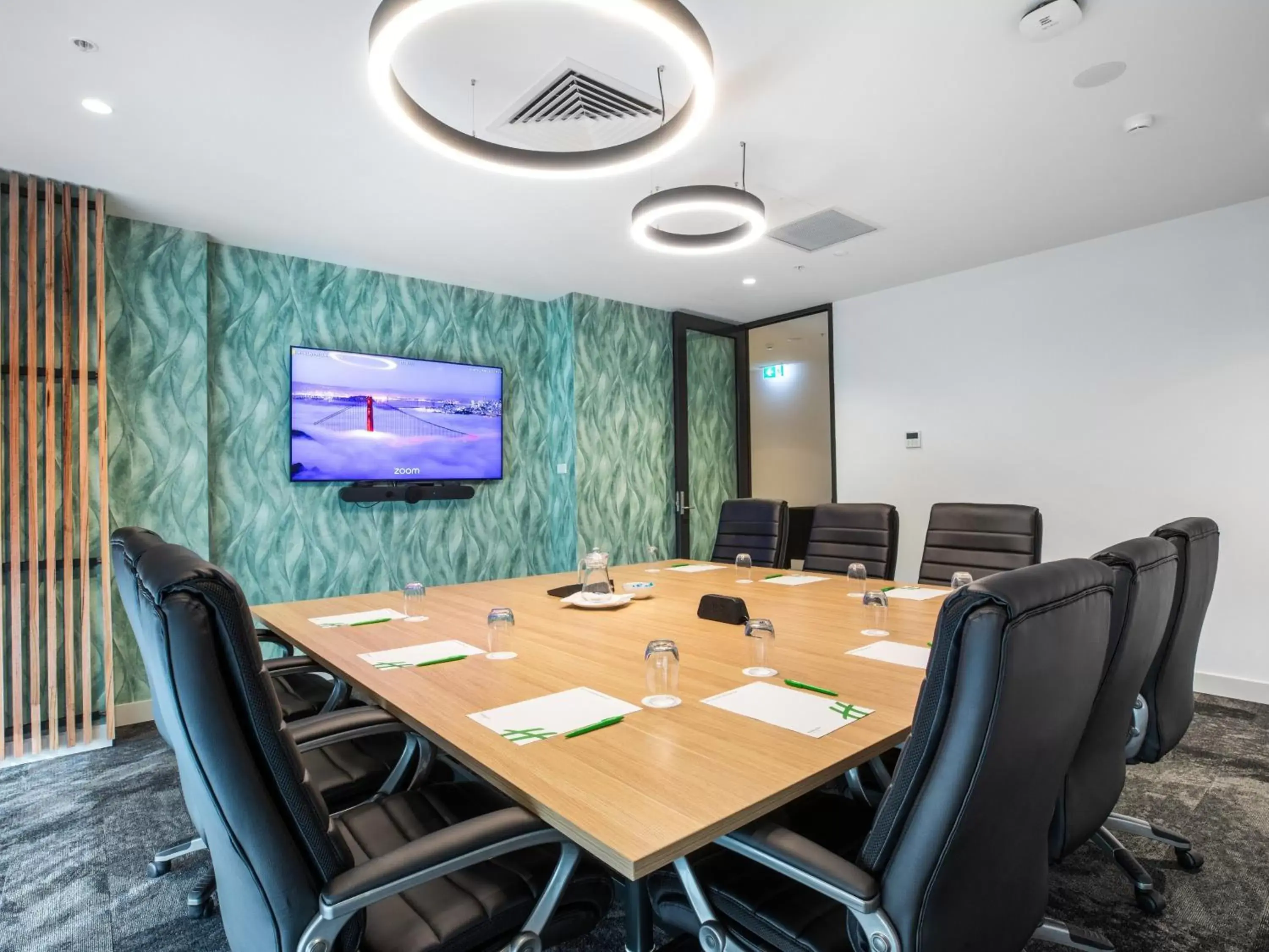 Meeting/conference room in Holiday Inn Dandenong, an IHG Hotel