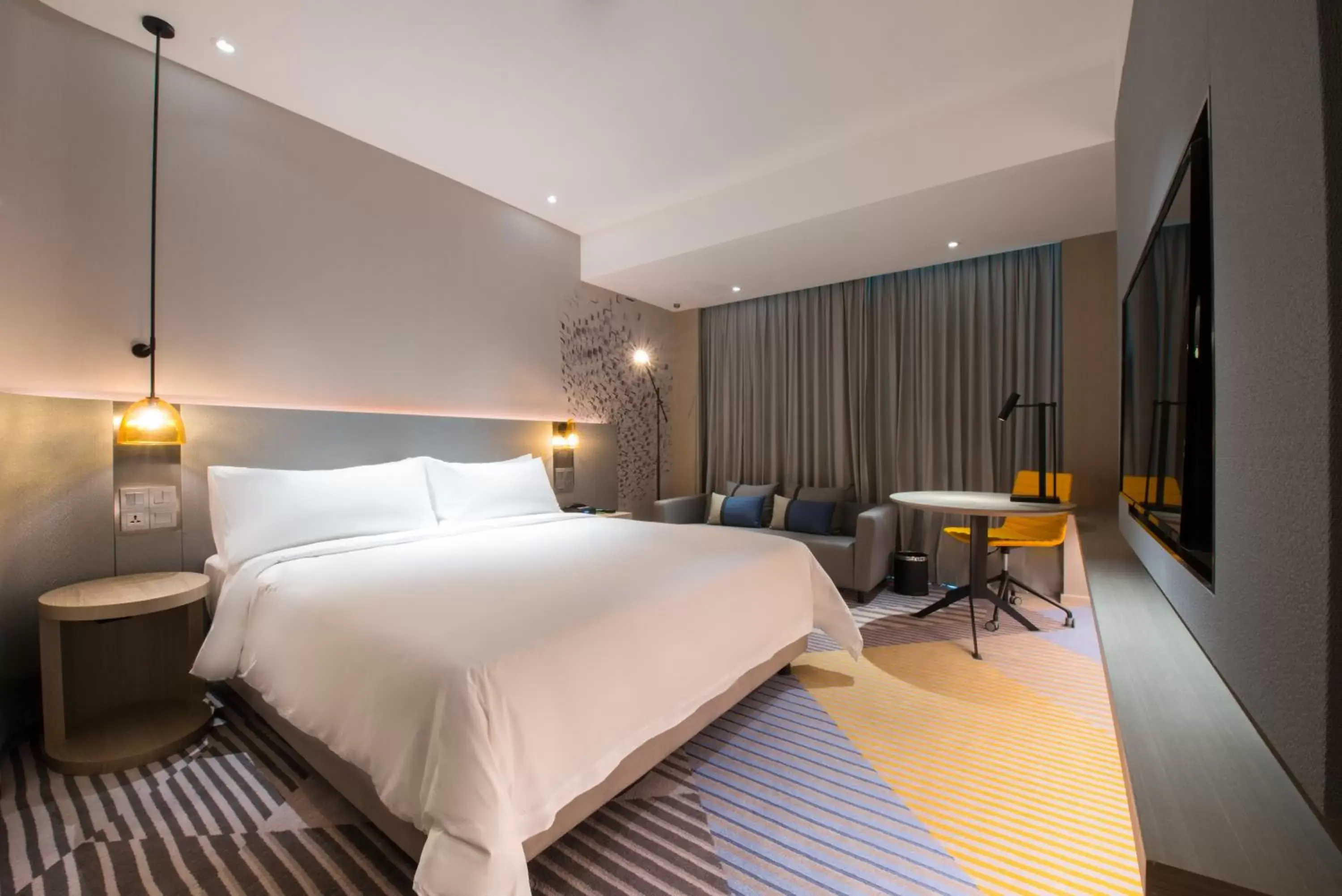 Bedroom, Bed in Holiday Inn Johor Bahru City Centre, an IHG Hotel