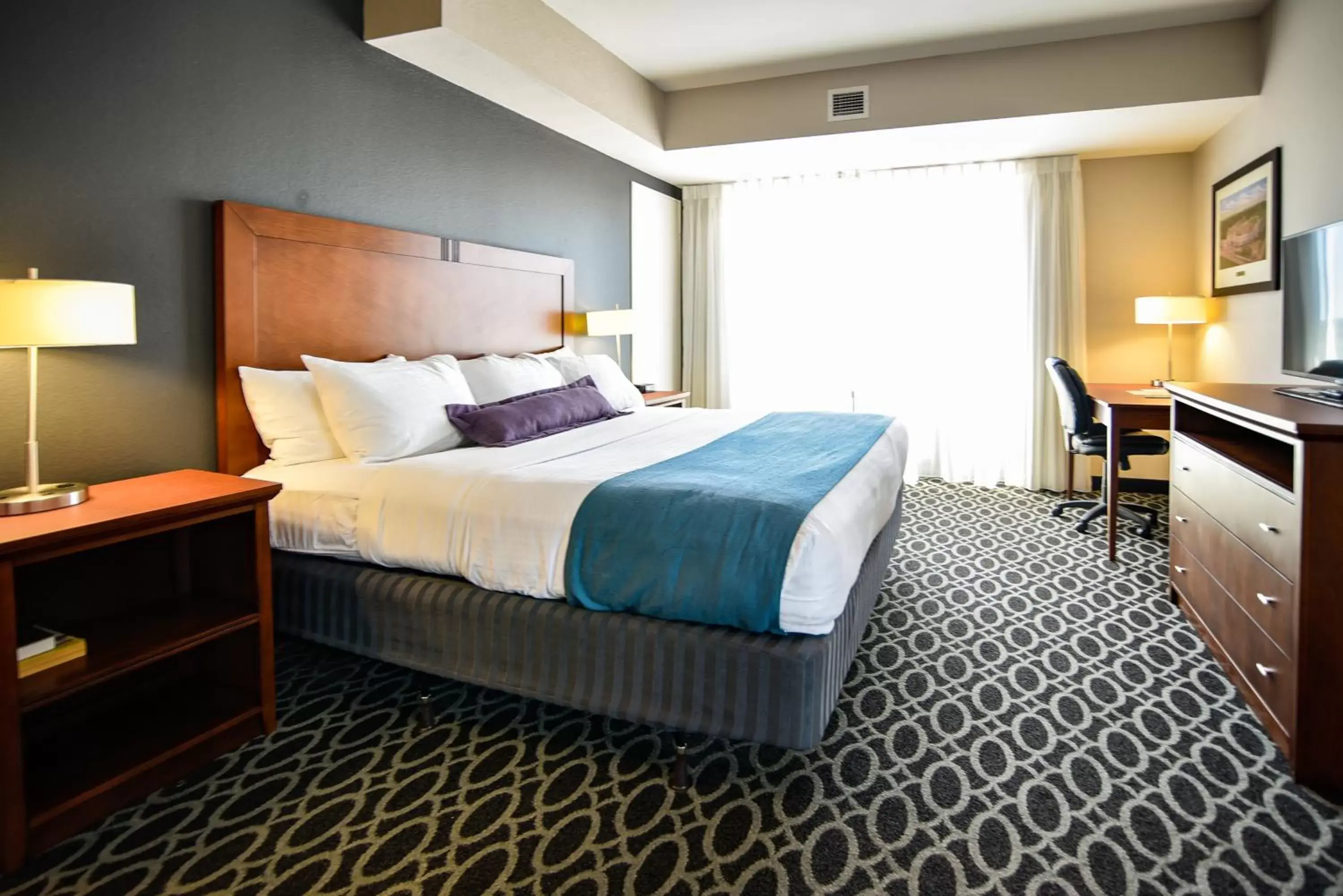 Bedroom, Bed in Bluemont Hotel