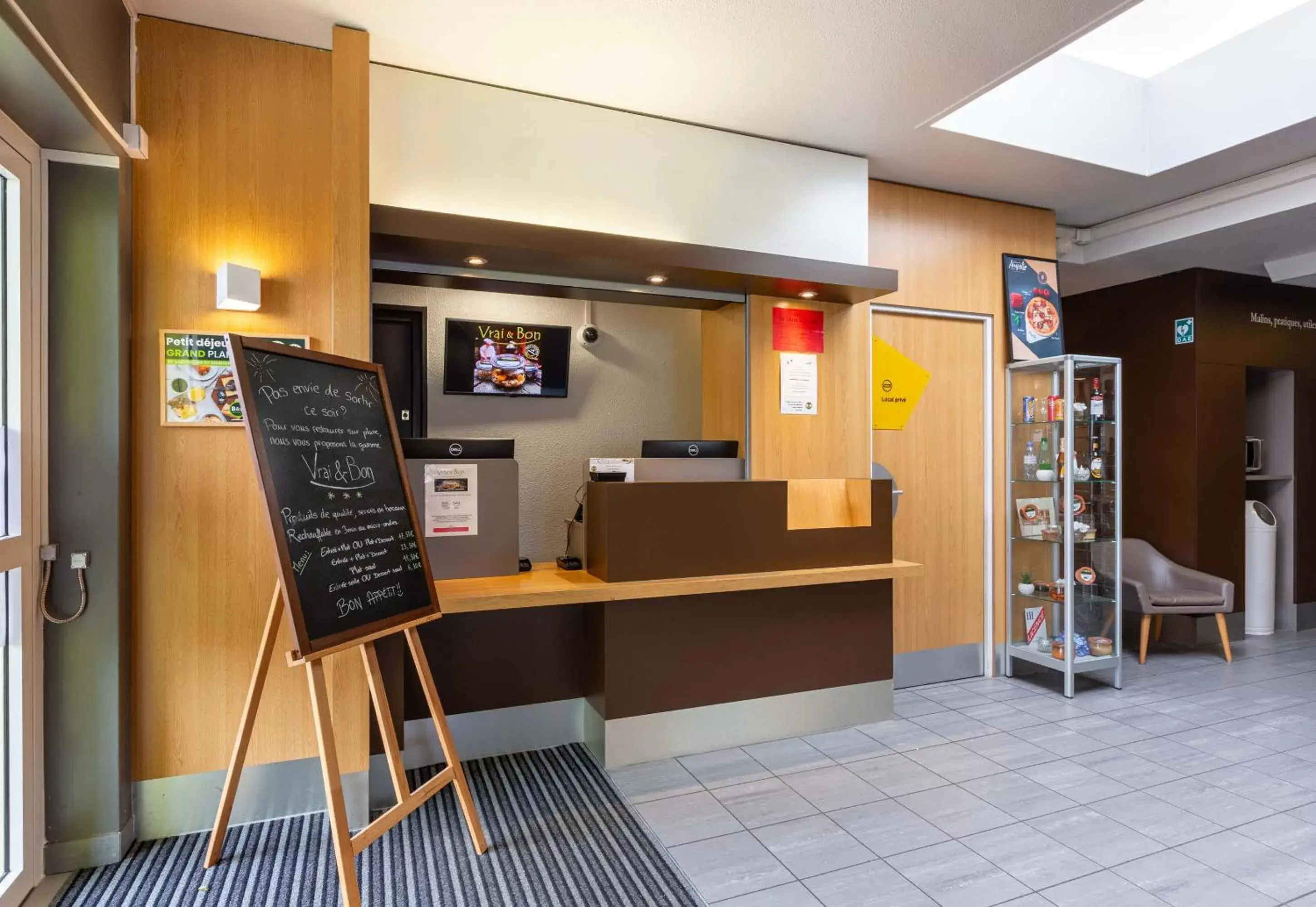 Lobby or reception, Lobby/Reception in B&B HOTEL CHARTRES Le Coudray