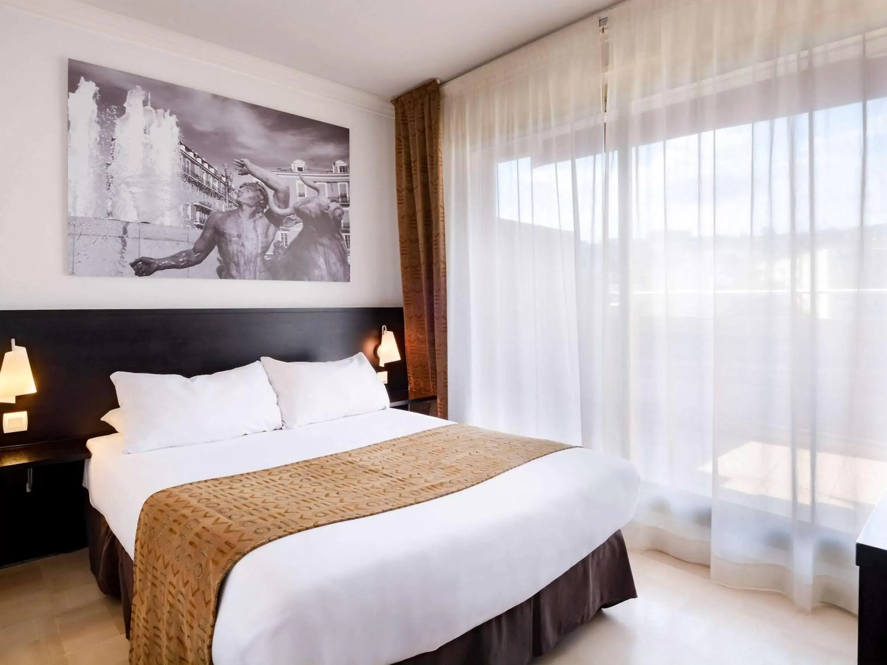 Photo of the whole room, Bed in Aparthotel Adagio Nice Promenade des Anglais