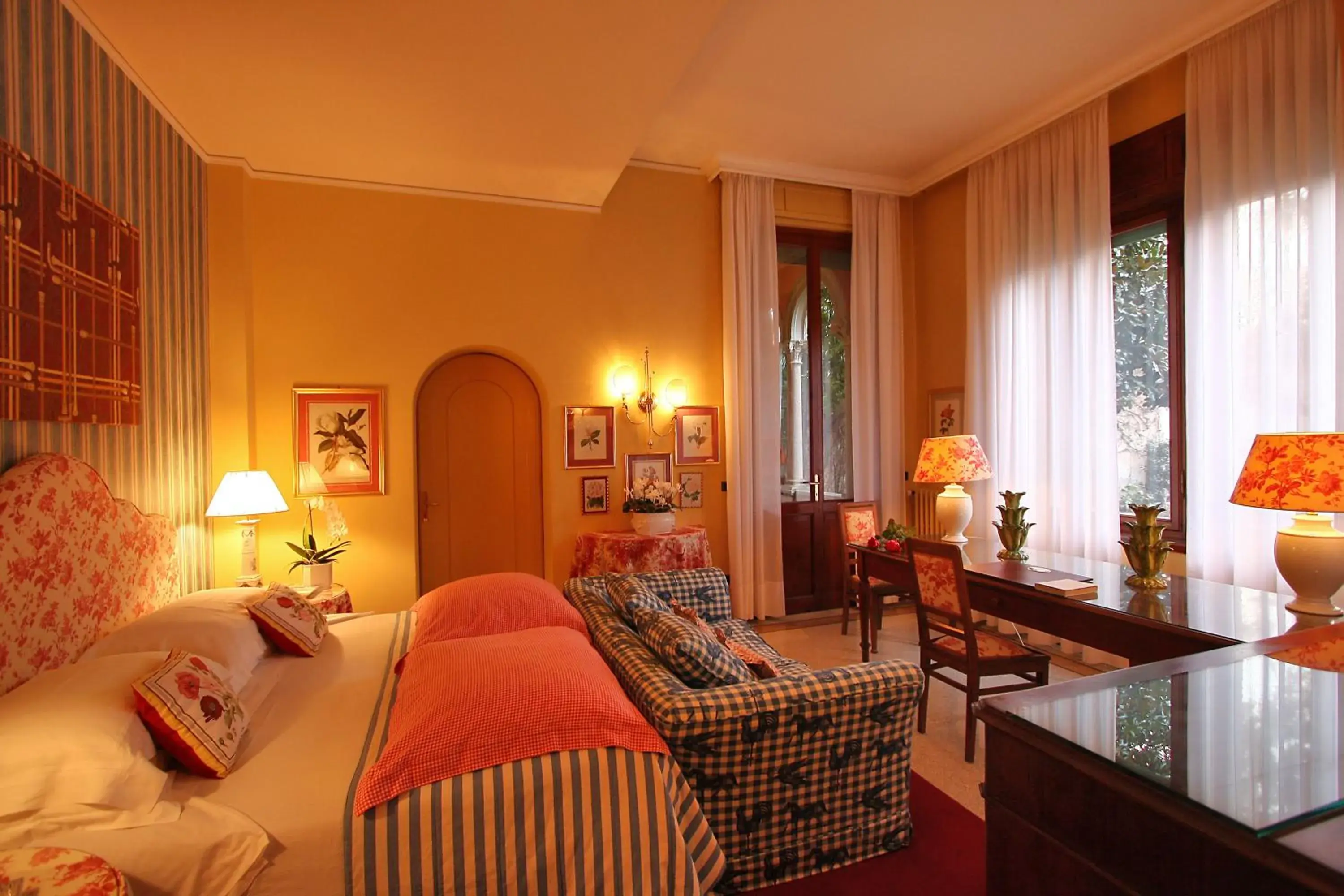 Photo of the whole room in Villa Abbazia Relais & Chateaux