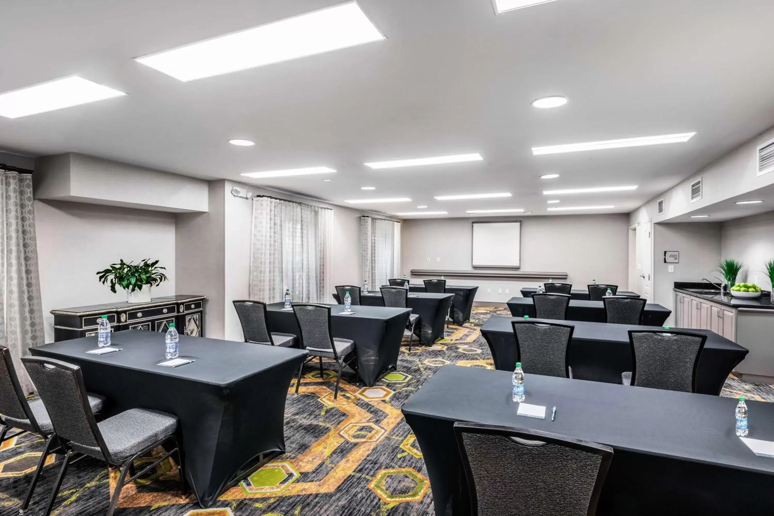 Meeting/conference room in Homewood Suites by Hilton Shreveport