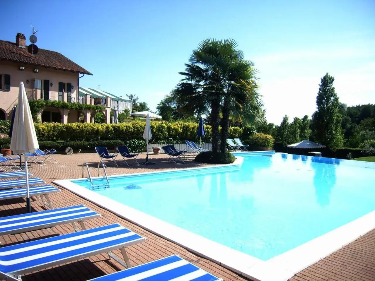 Pool view, Swimming Pool in Hostellerie Du Golf