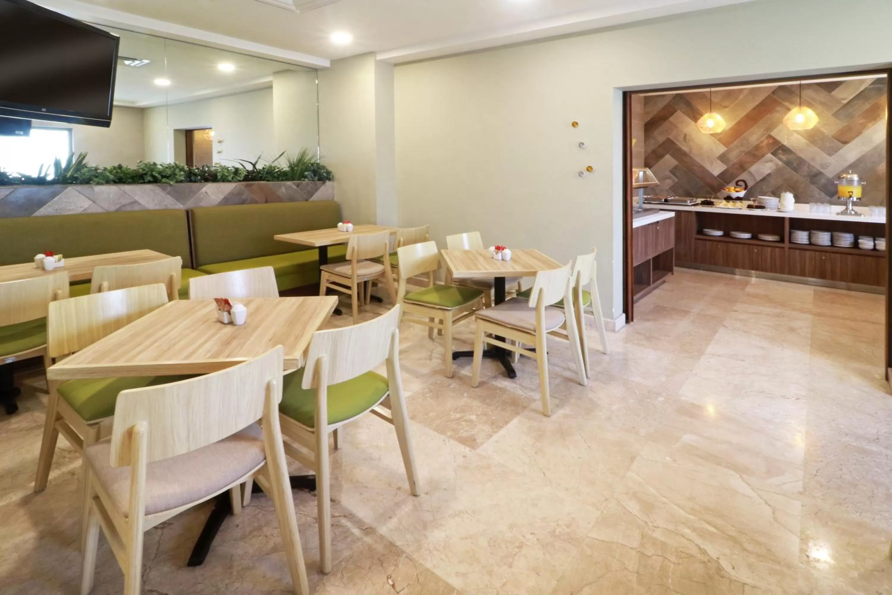 Restaurant/places to eat in Wyndham Garden Monterrey Valle Real