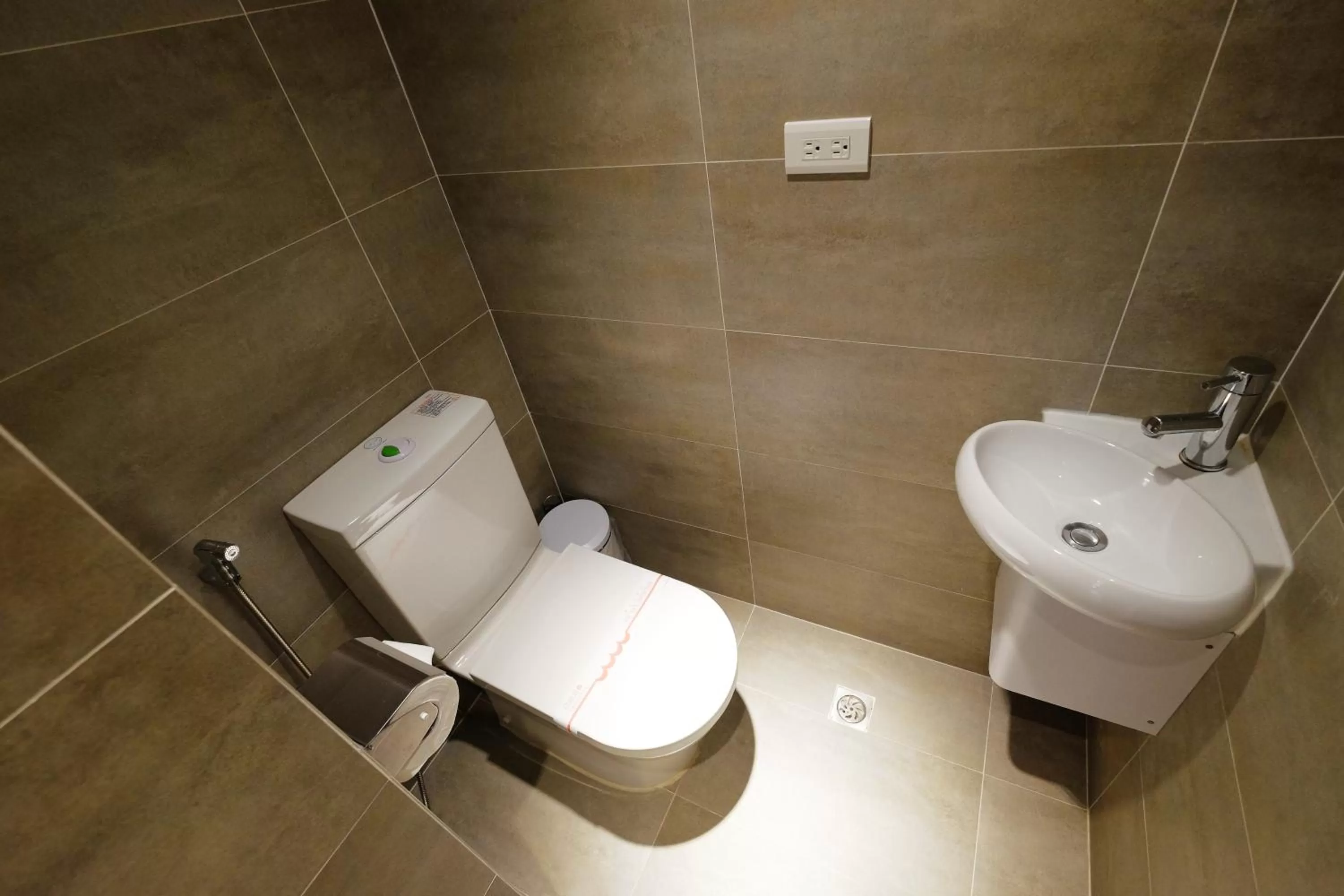 Toilet in Dynasty Hotel