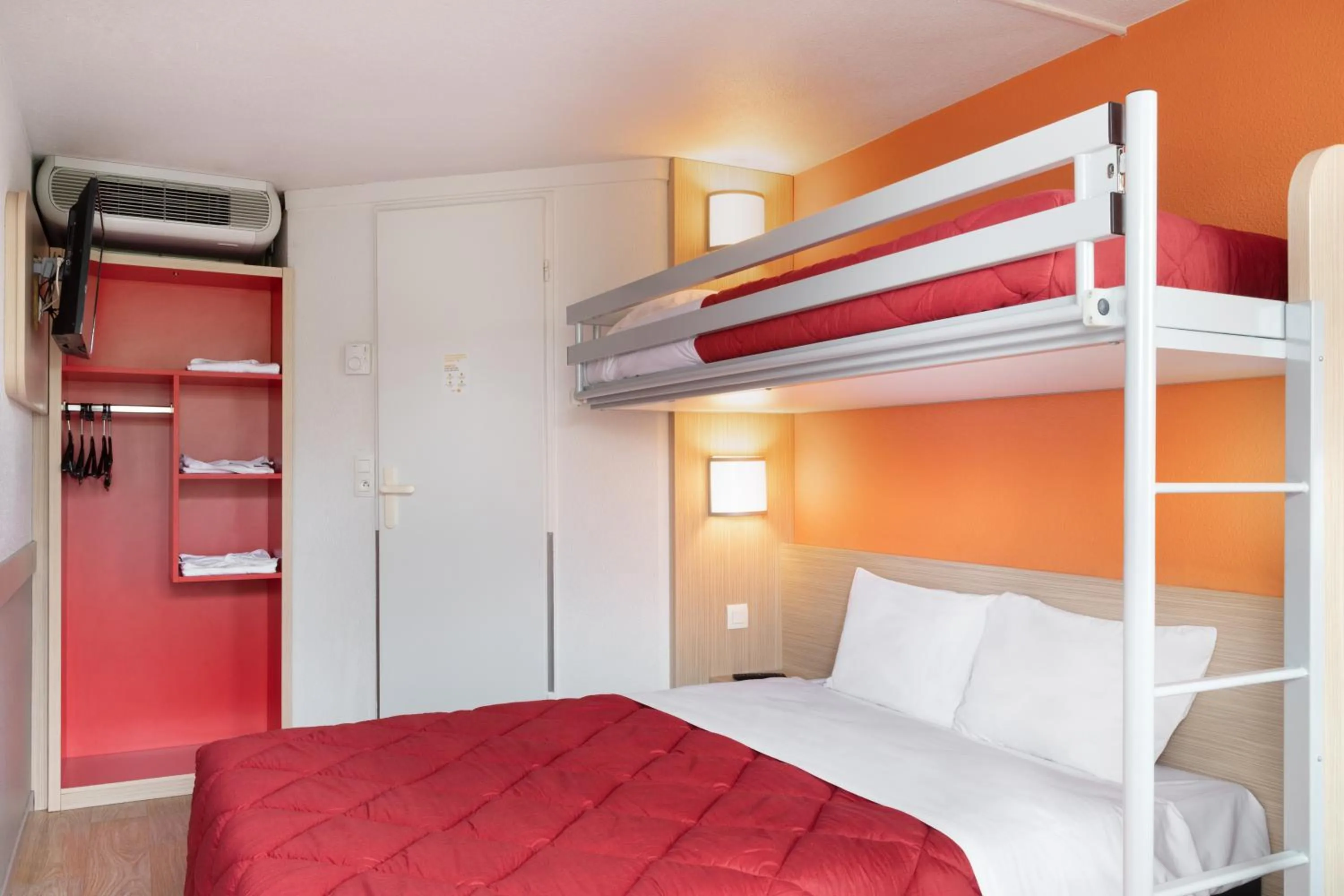 Photo of the whole room, Bed in Premiere Classe Meaux Nanteuil Les Meaux