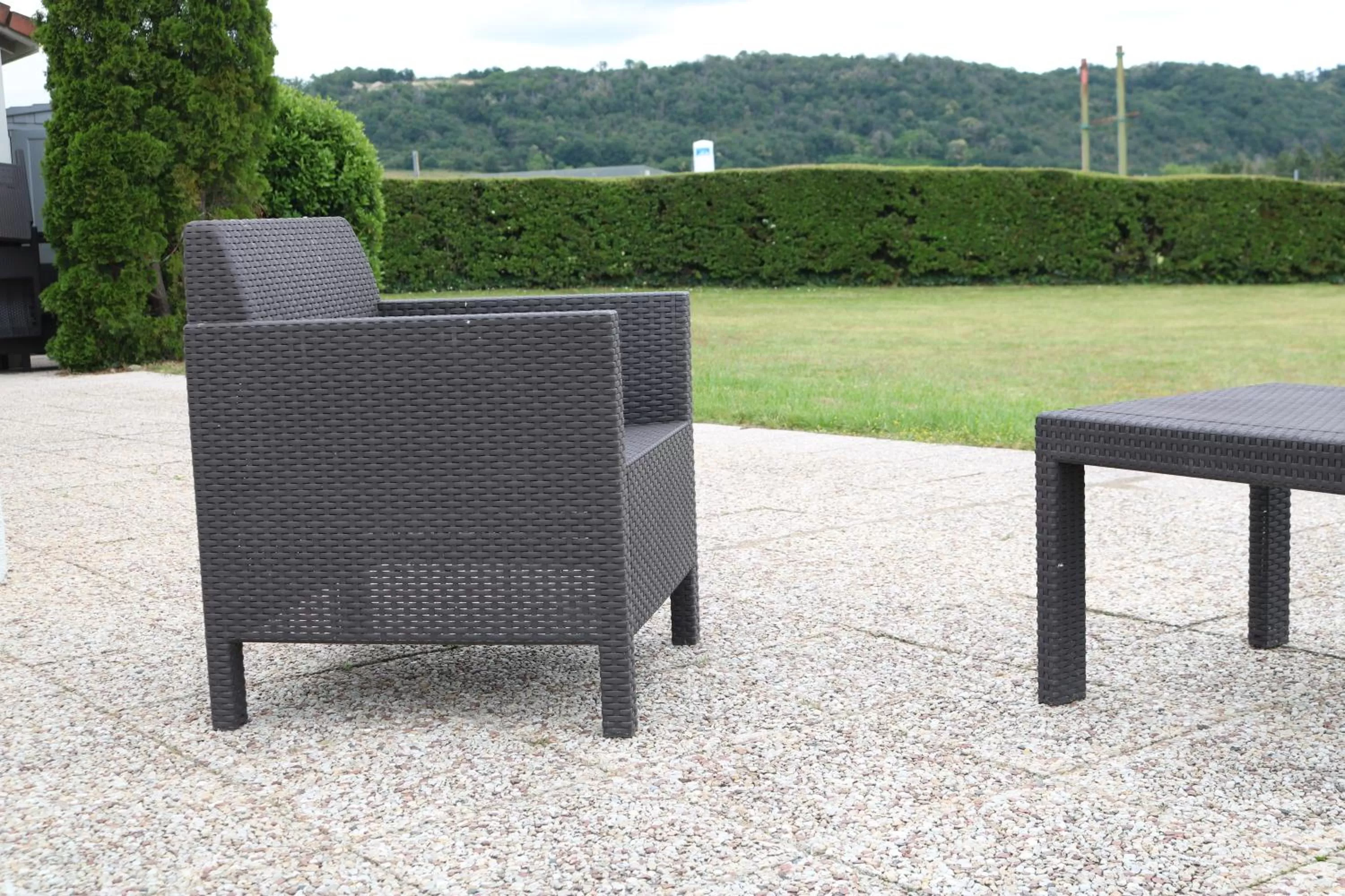 Patio in Campanile Montluçon ~ Saint-Victor