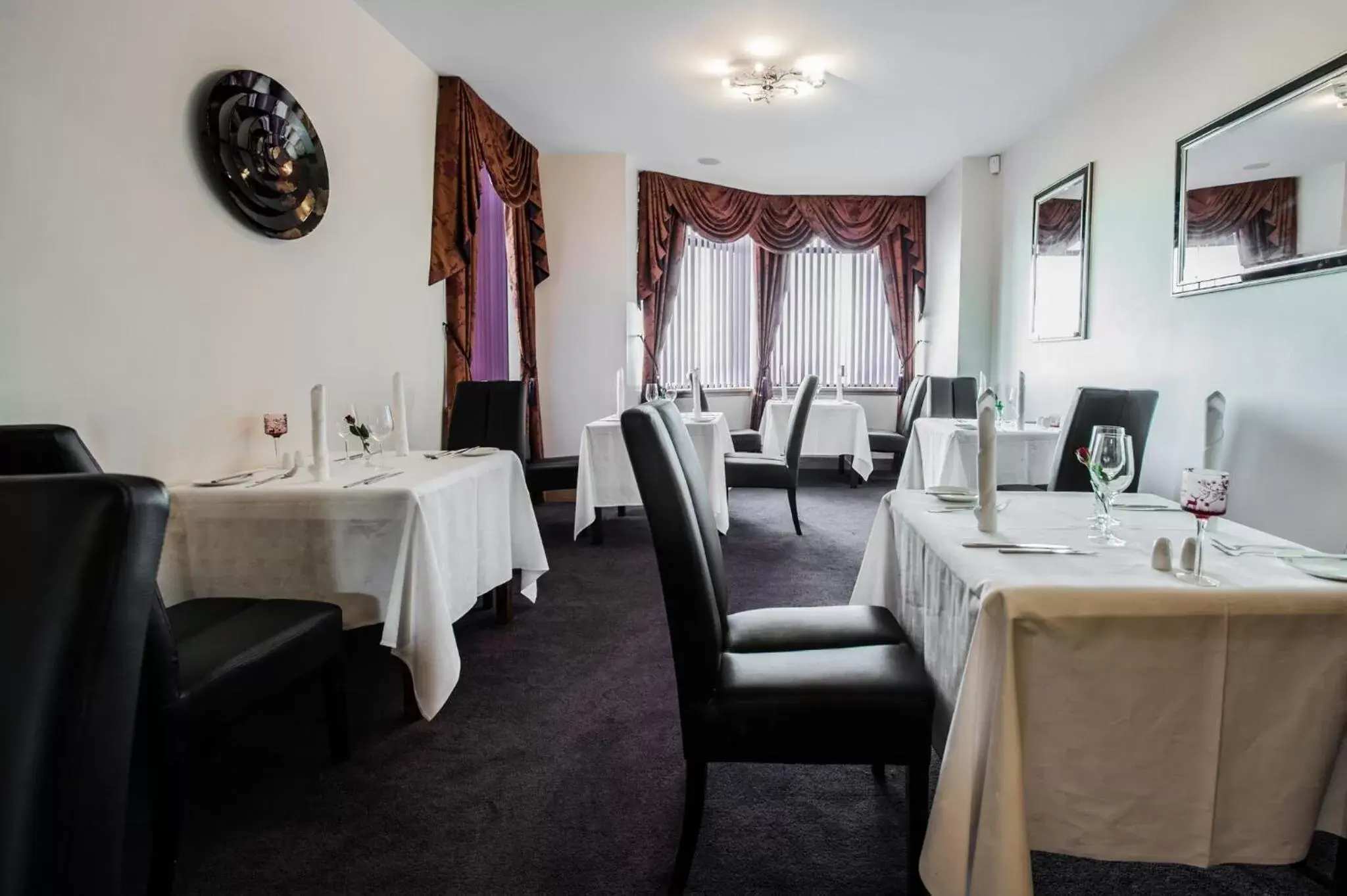 Restaurant/Places to Eat in Seaview Hotel