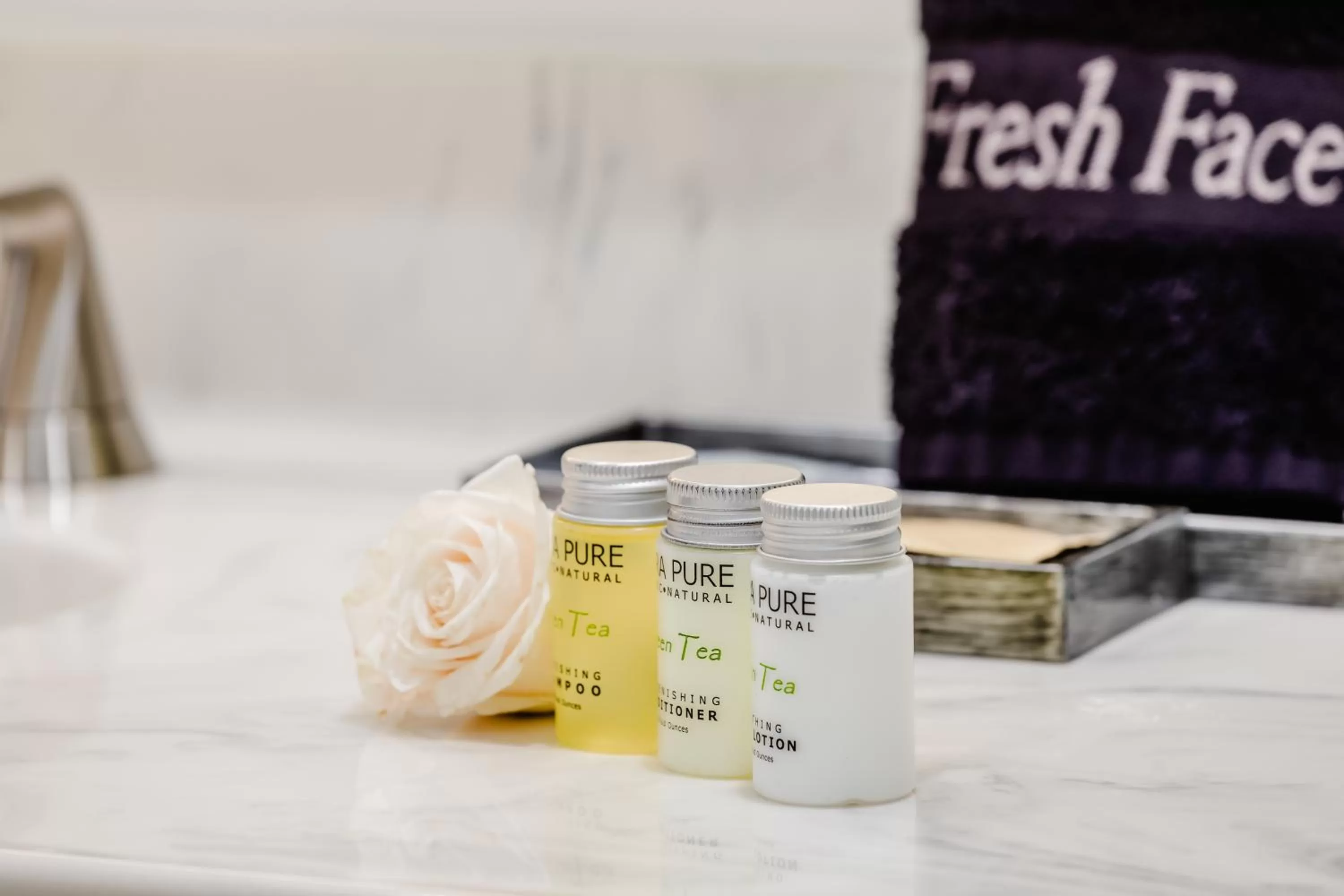 Bathroom in Harbor View Inn