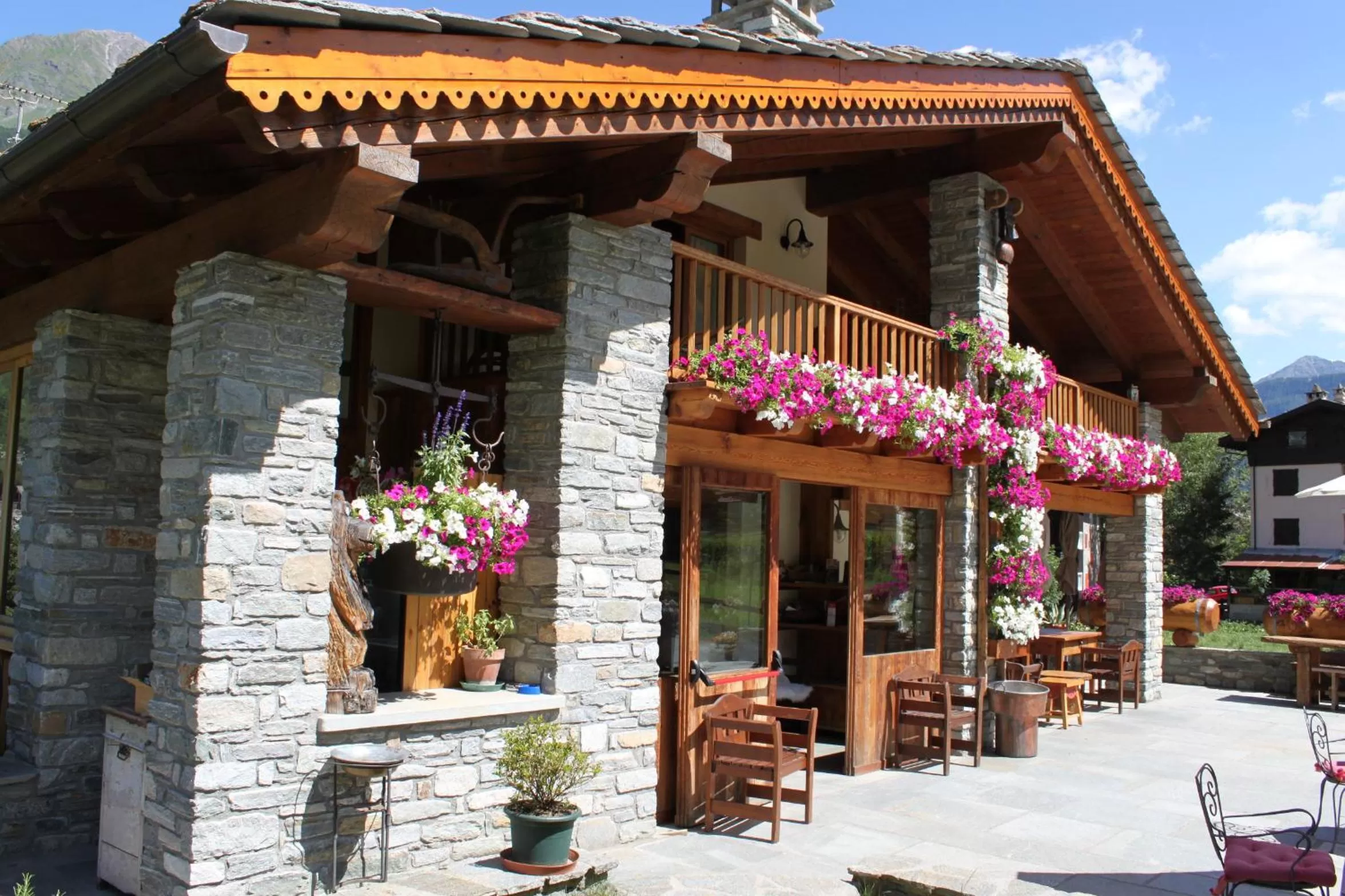 Property building in Hotel Lo Campagnar