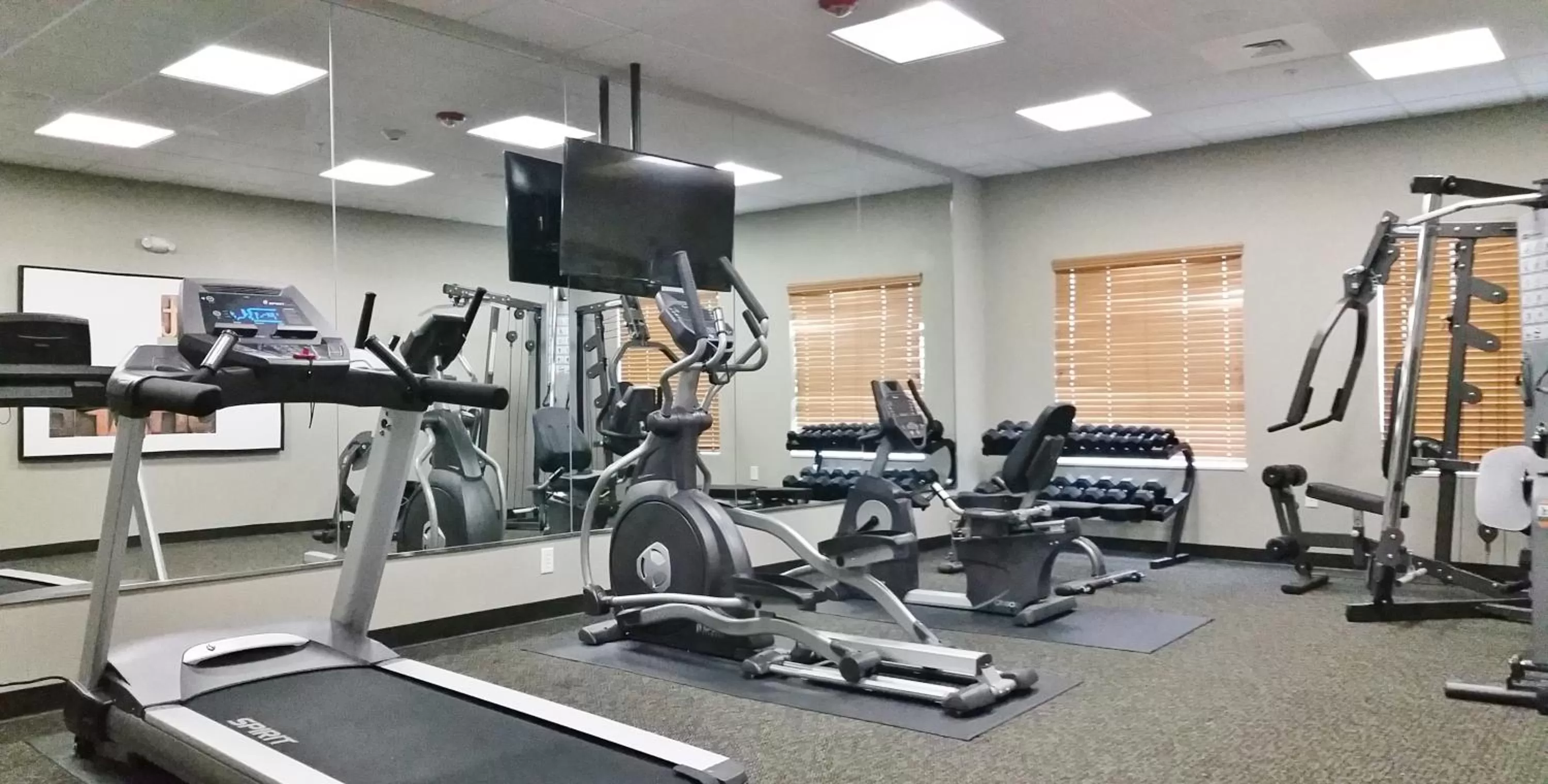 Fitness centre/facilities in MainStay Suites Midland
