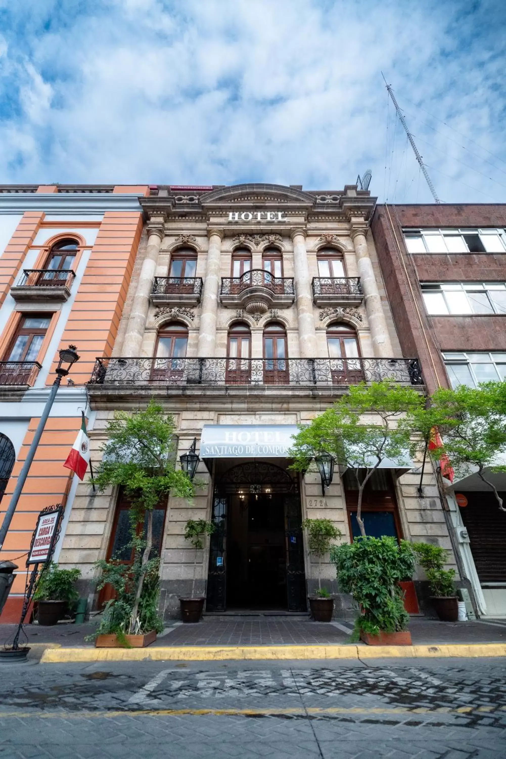 Facade/entrance, Property Building in Hotel Santiago De Compostela - Guadalajara Centro Historico