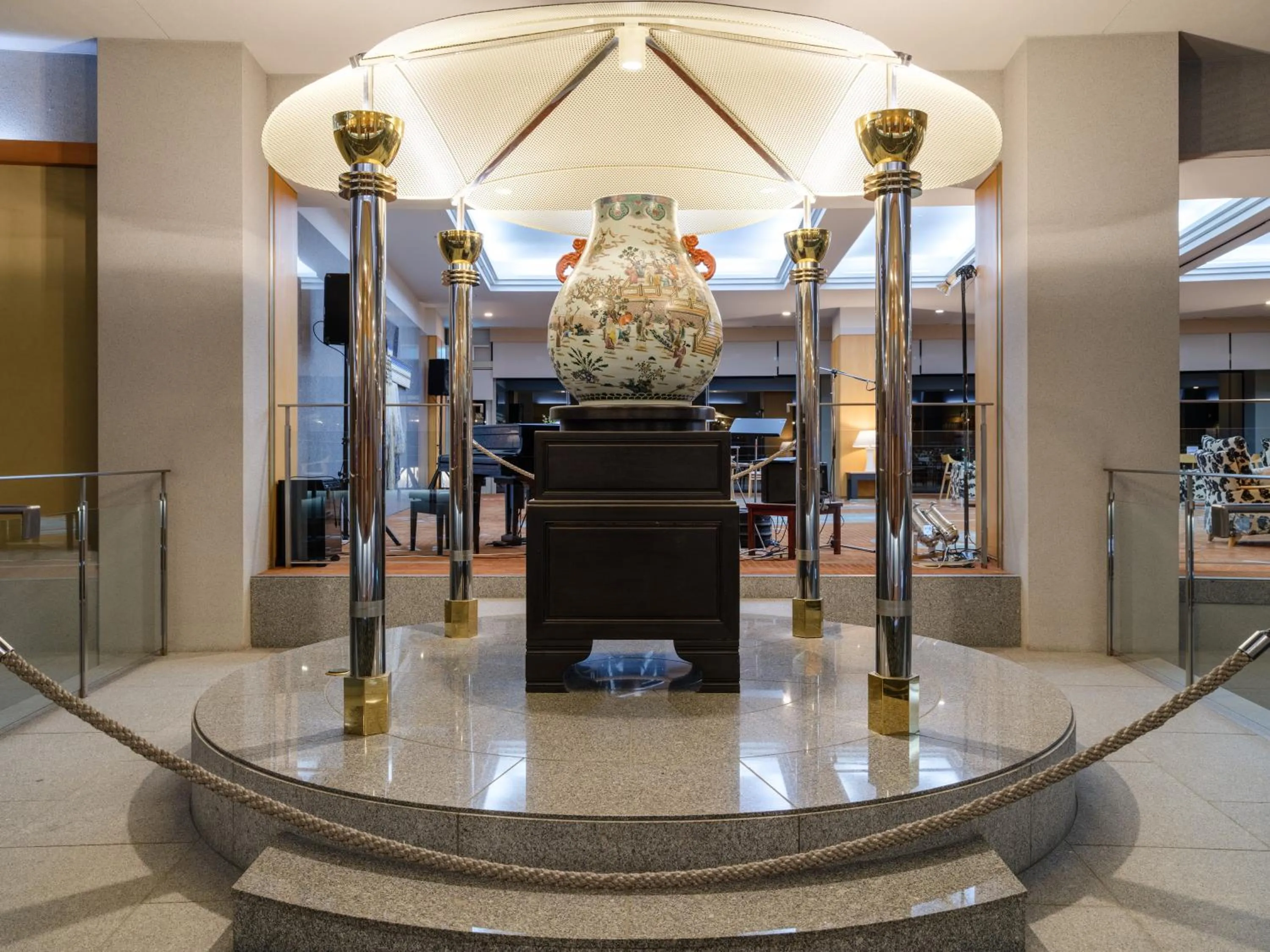 Lounge or bar in APA Hotel & Resort Kaga Katayamazu Onsen Kasuikyo