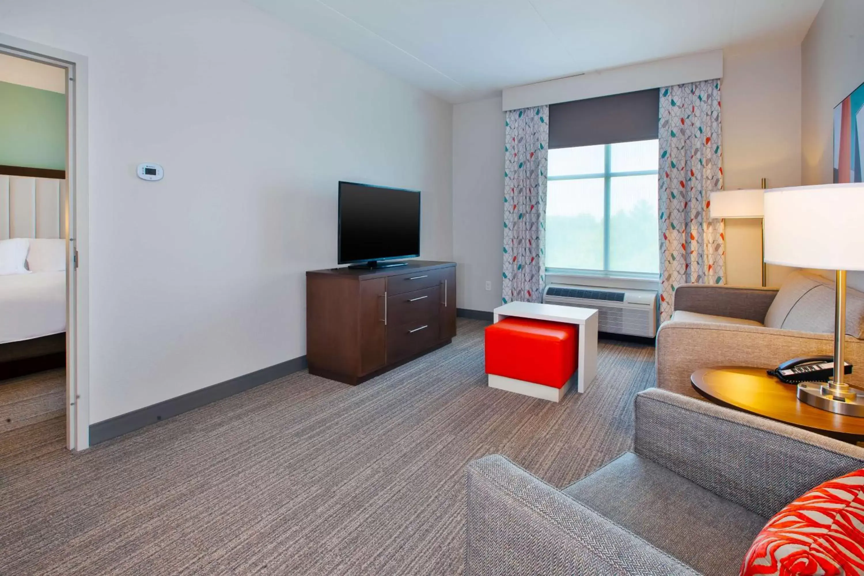 Living room, TV/Entertainment Center in Homewood Suites By Hilton Columbus Easton, Oh