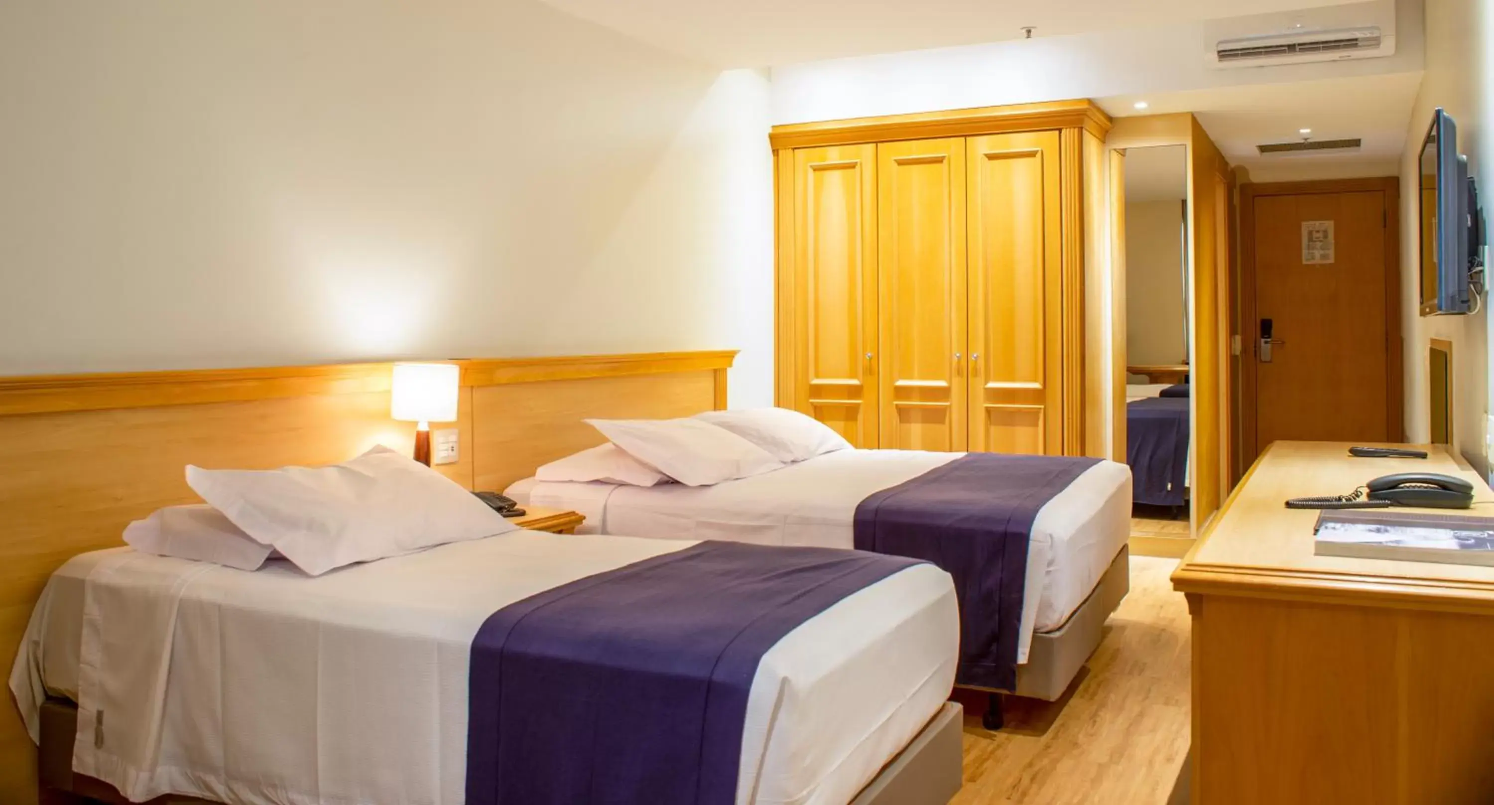 Photo of the whole room, Bed in Mar Palace Copacabana Hotel Photo of the whole room, Bed in Mar Palace Copacabana Hotel