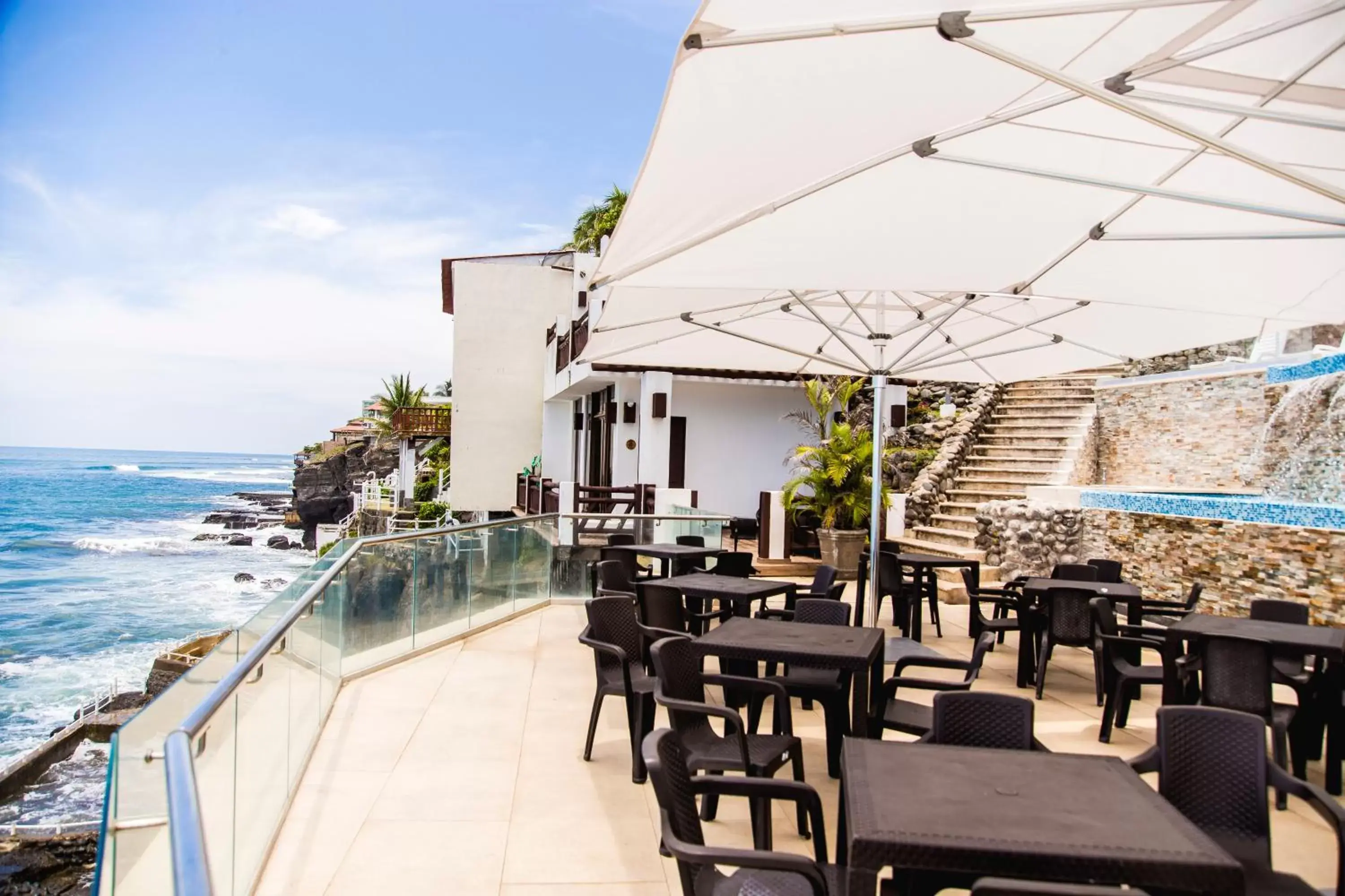 Restaurant/Places to Eat in Hotel Los Farallones