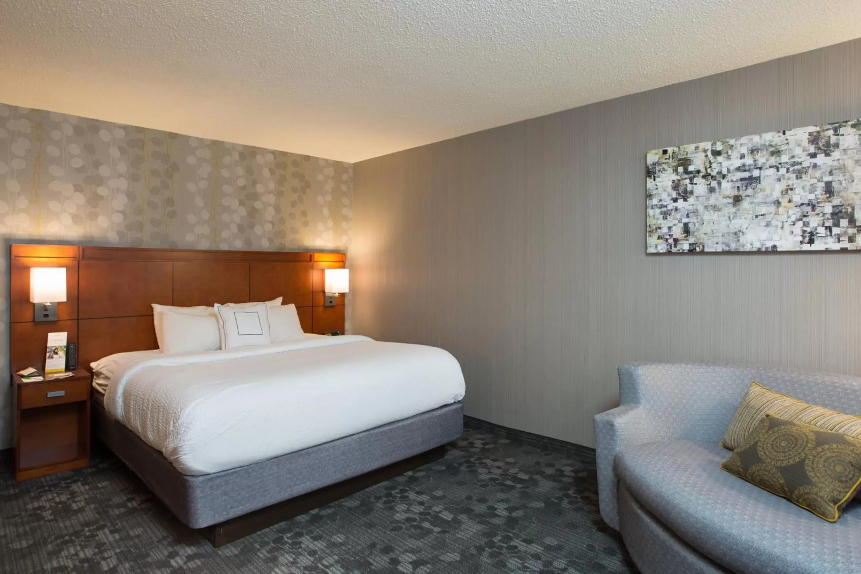 Photo of the whole room, Bed in Courtyard by Marriott Boston Westborough