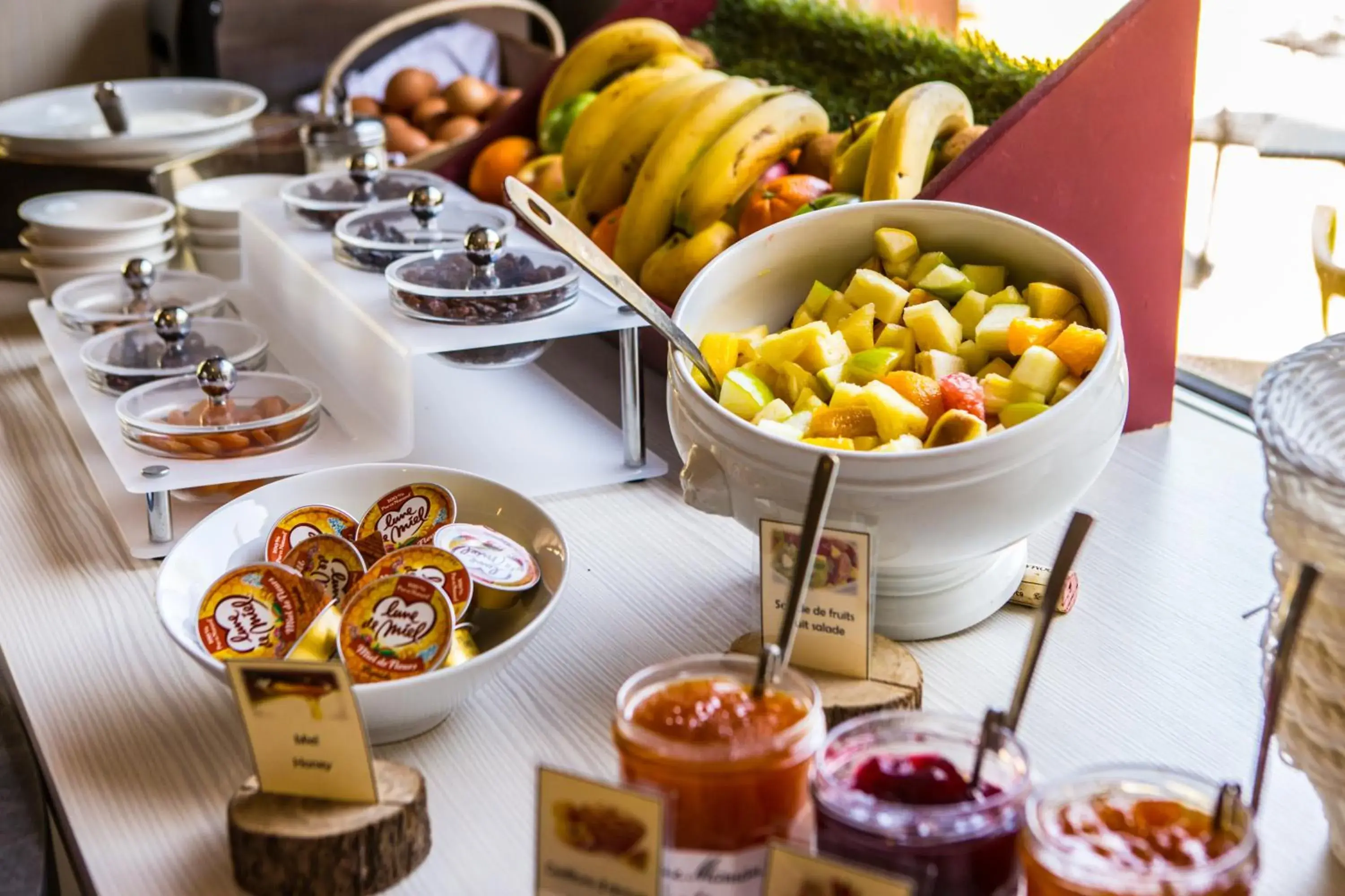 Buffet breakfast in Domaine de la Petite Isle - Luberon