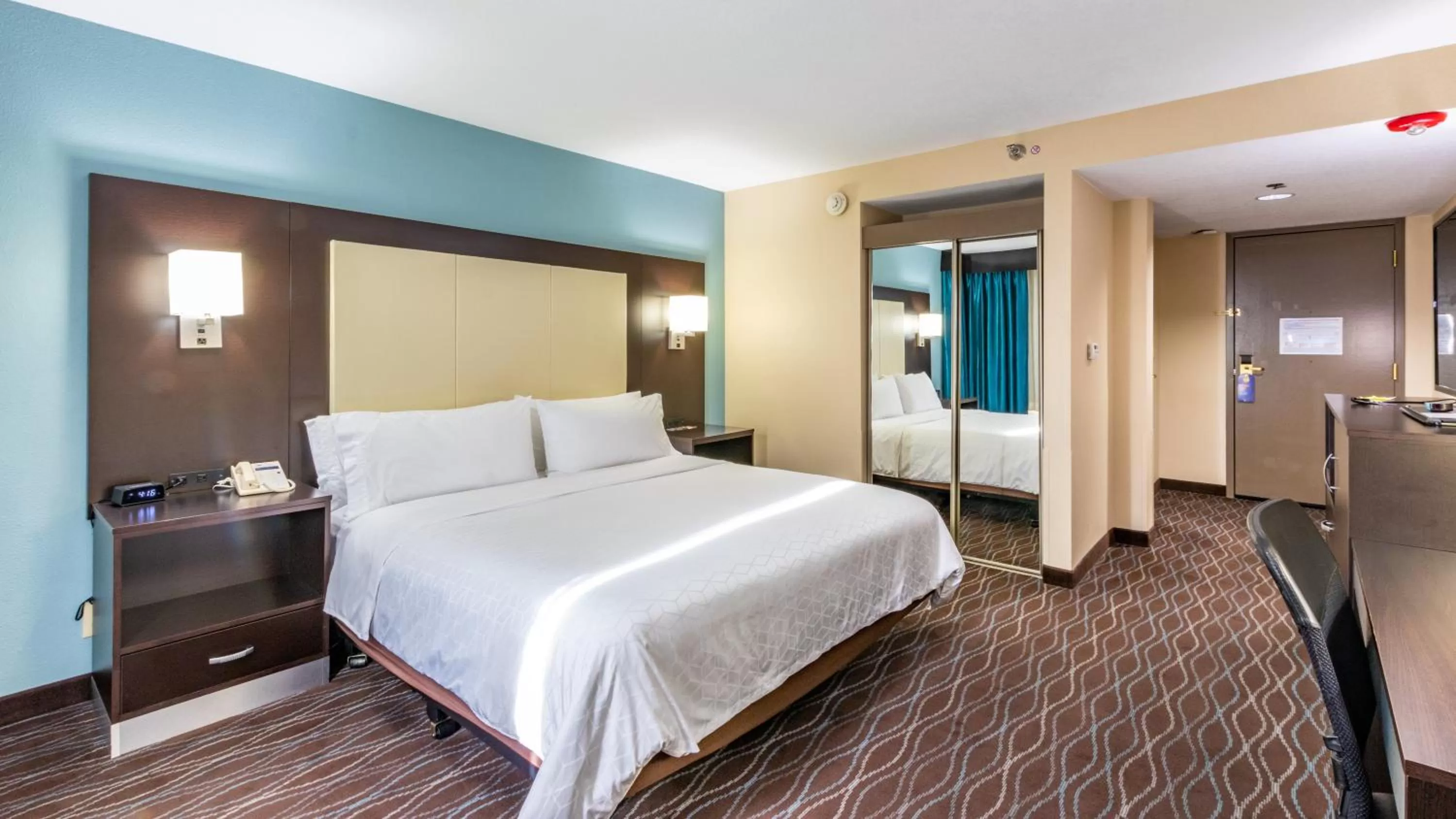 Photo of the whole room, Bed in Holiday Inn Express Boise Downtown by IHG