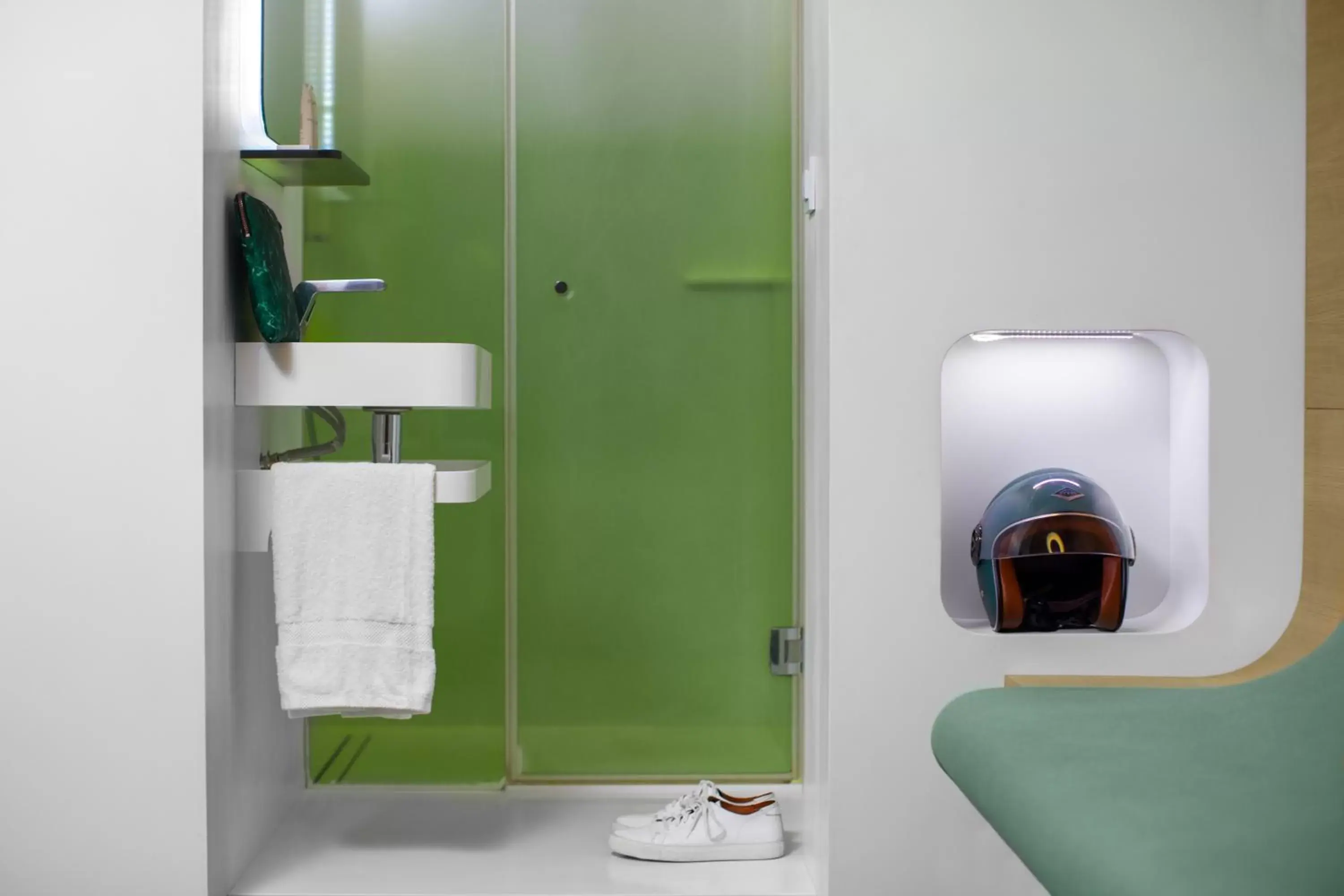 Bathroom in Hôtel Odyssey by Elegancia