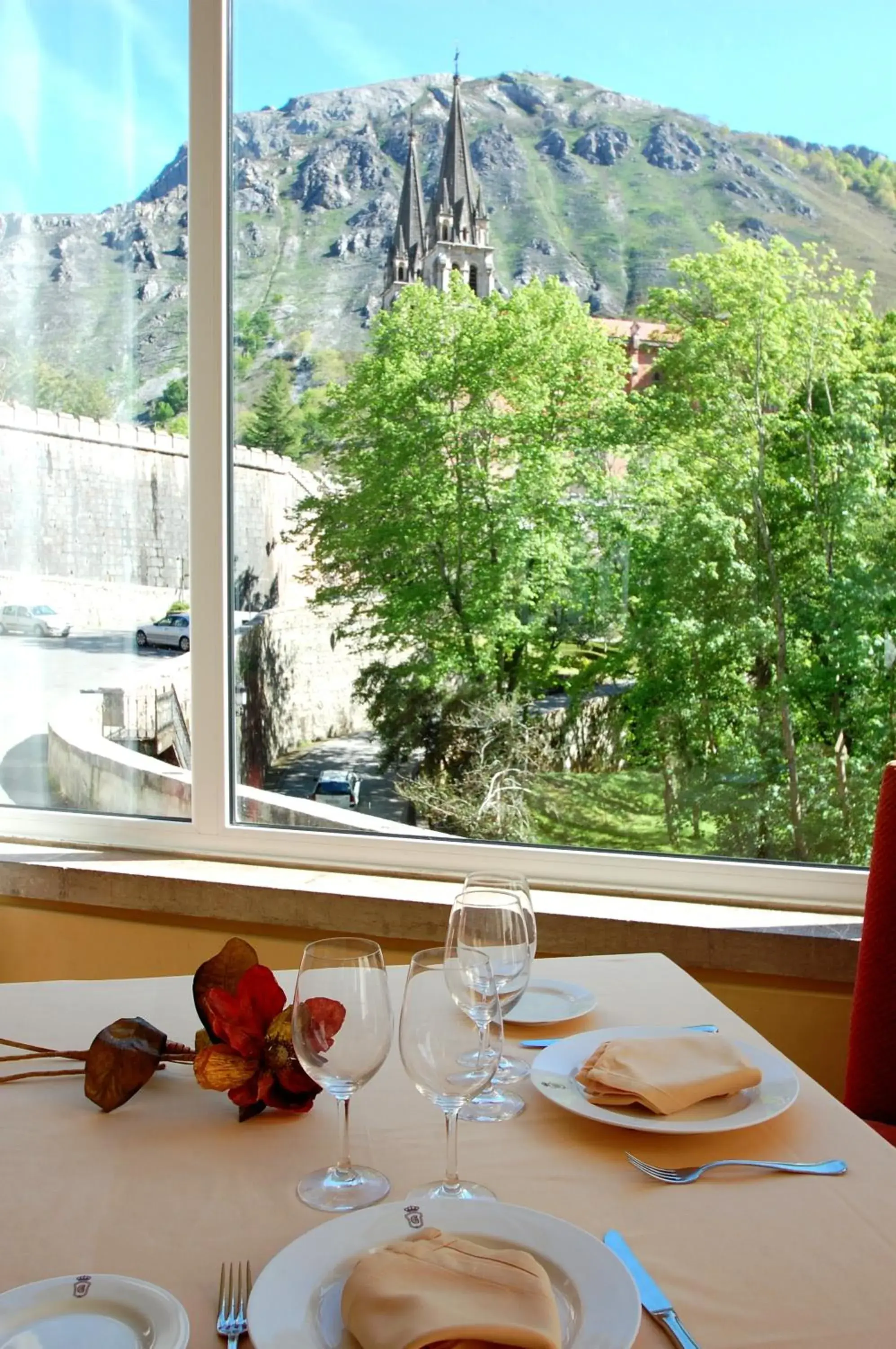 Restaurant/places to eat, Mountain View in Arcea Gran Hotel Pelayo