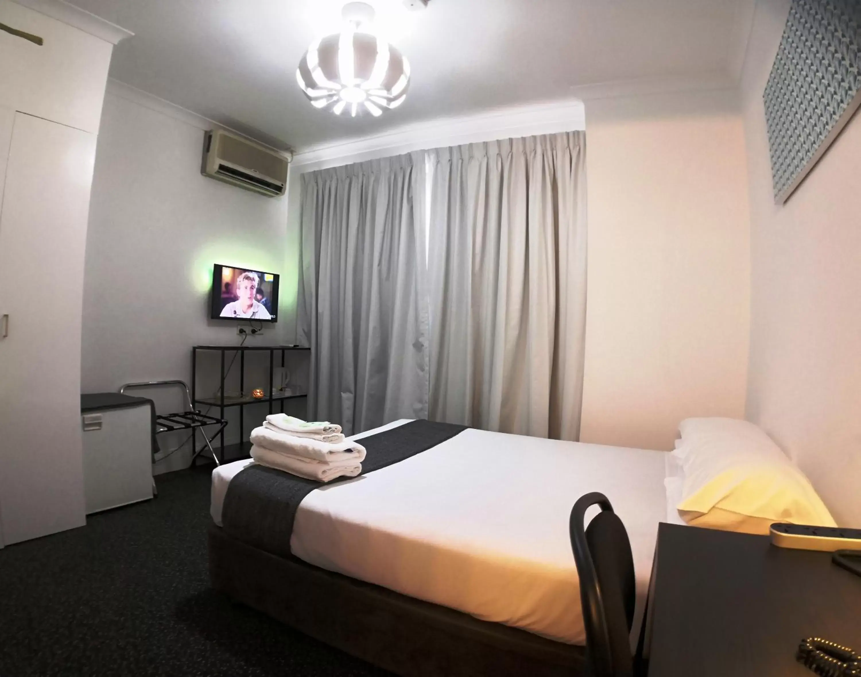 Bedroom, Bed in Criterion Hotel Perth