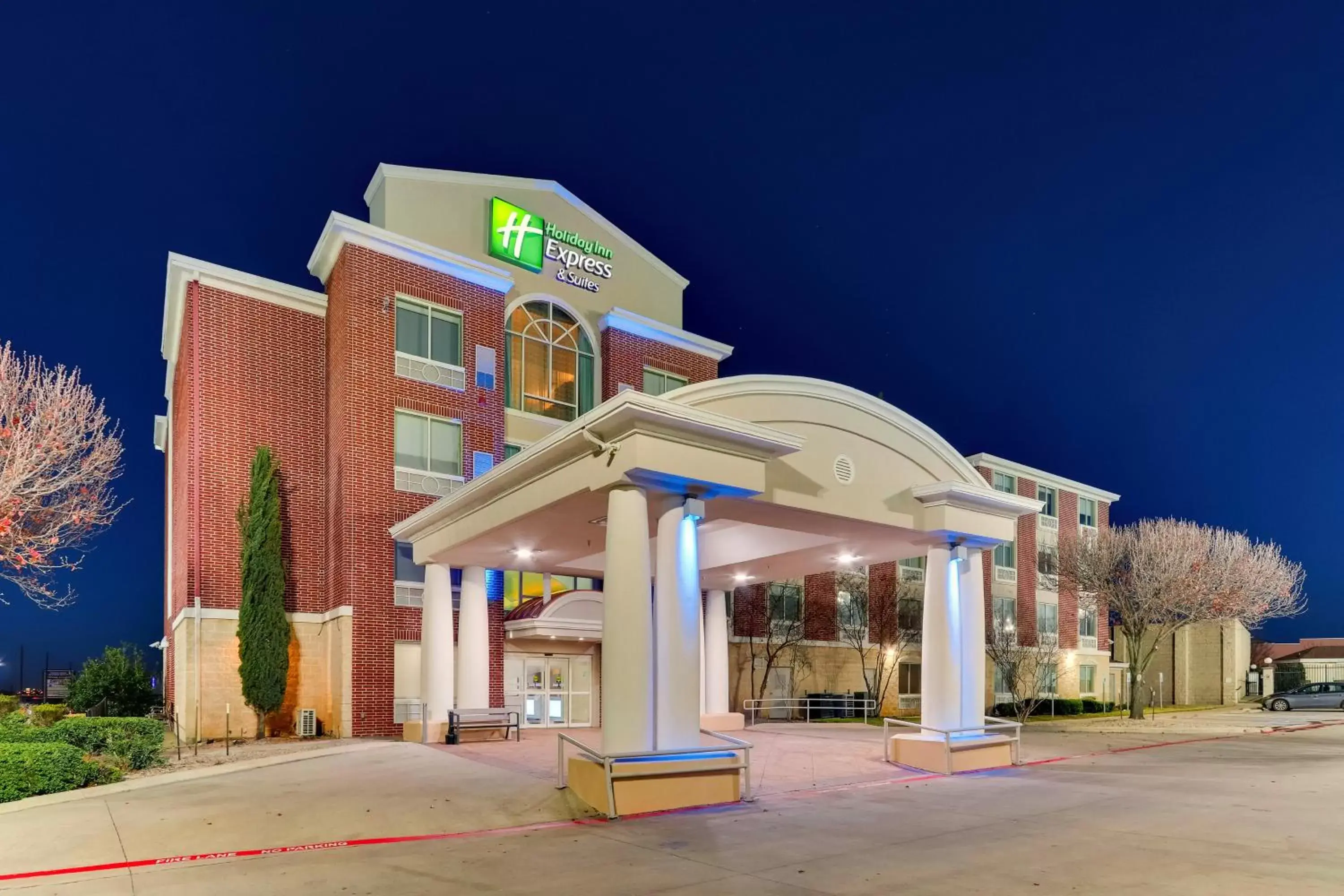 Property Building in Holiday Inn Express Lake Worth NW Loop 820, an IHG Hotel