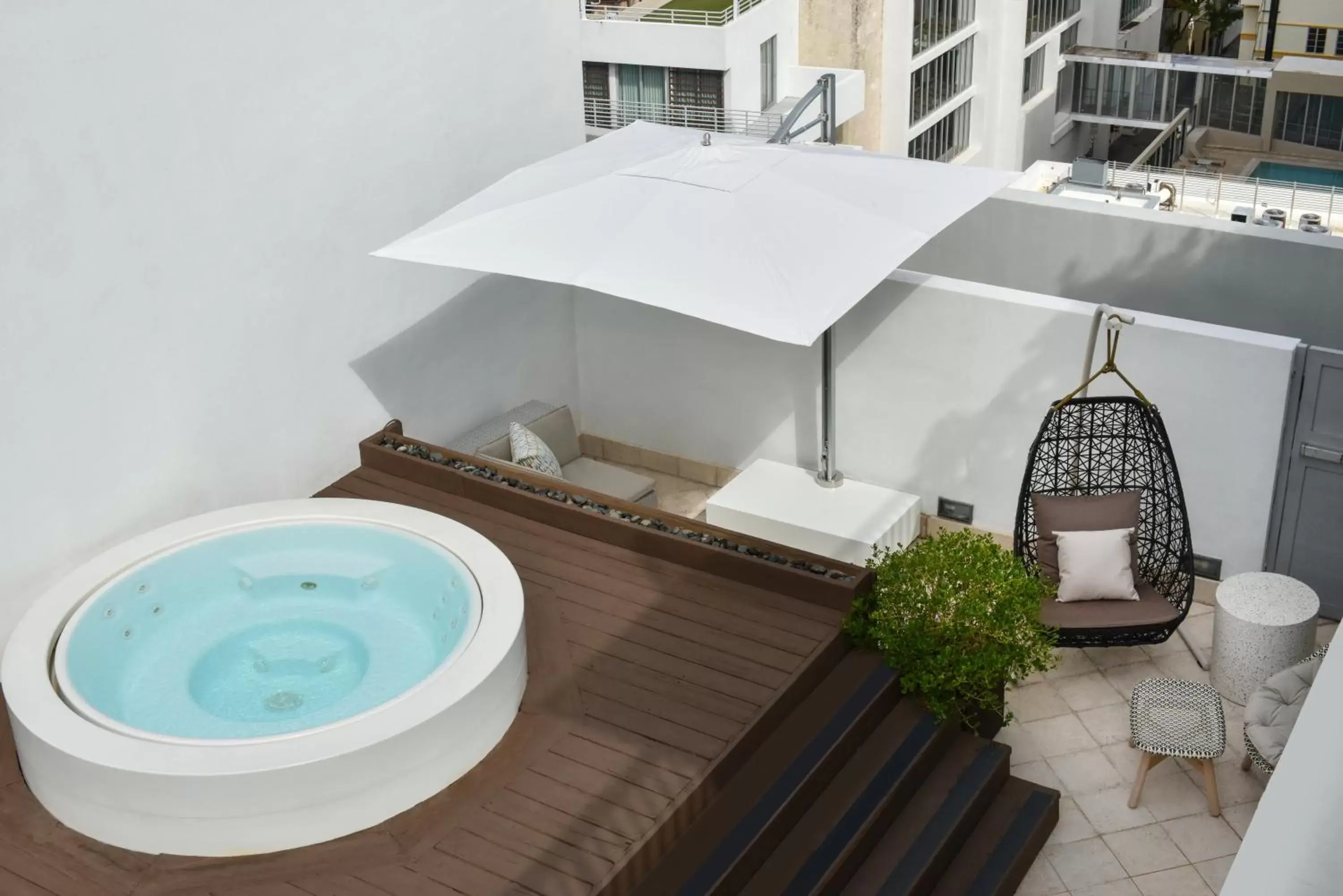 Hot Tub in Hotel Victor South Beach