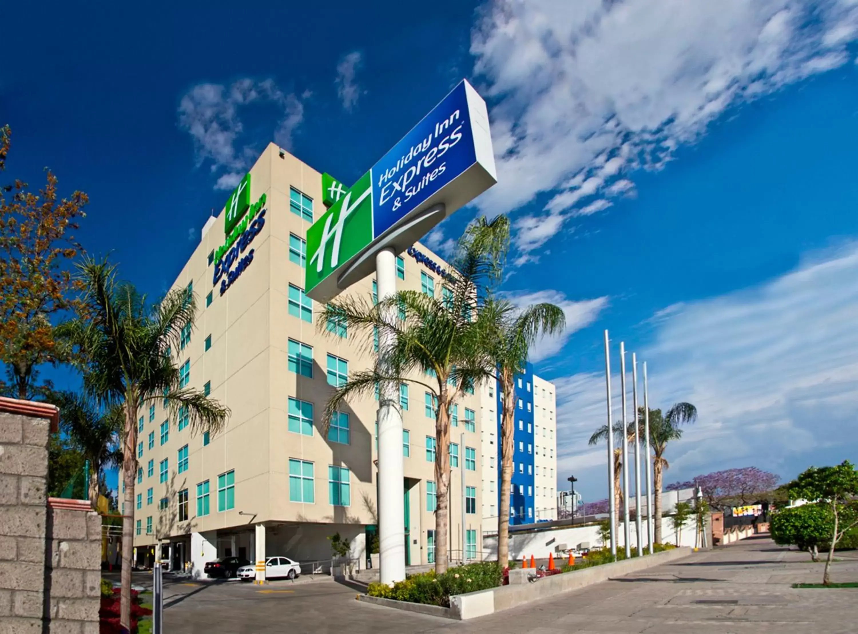 Property Building in Holiday Inn Express & Suites Queretaro, an IHG Hotel