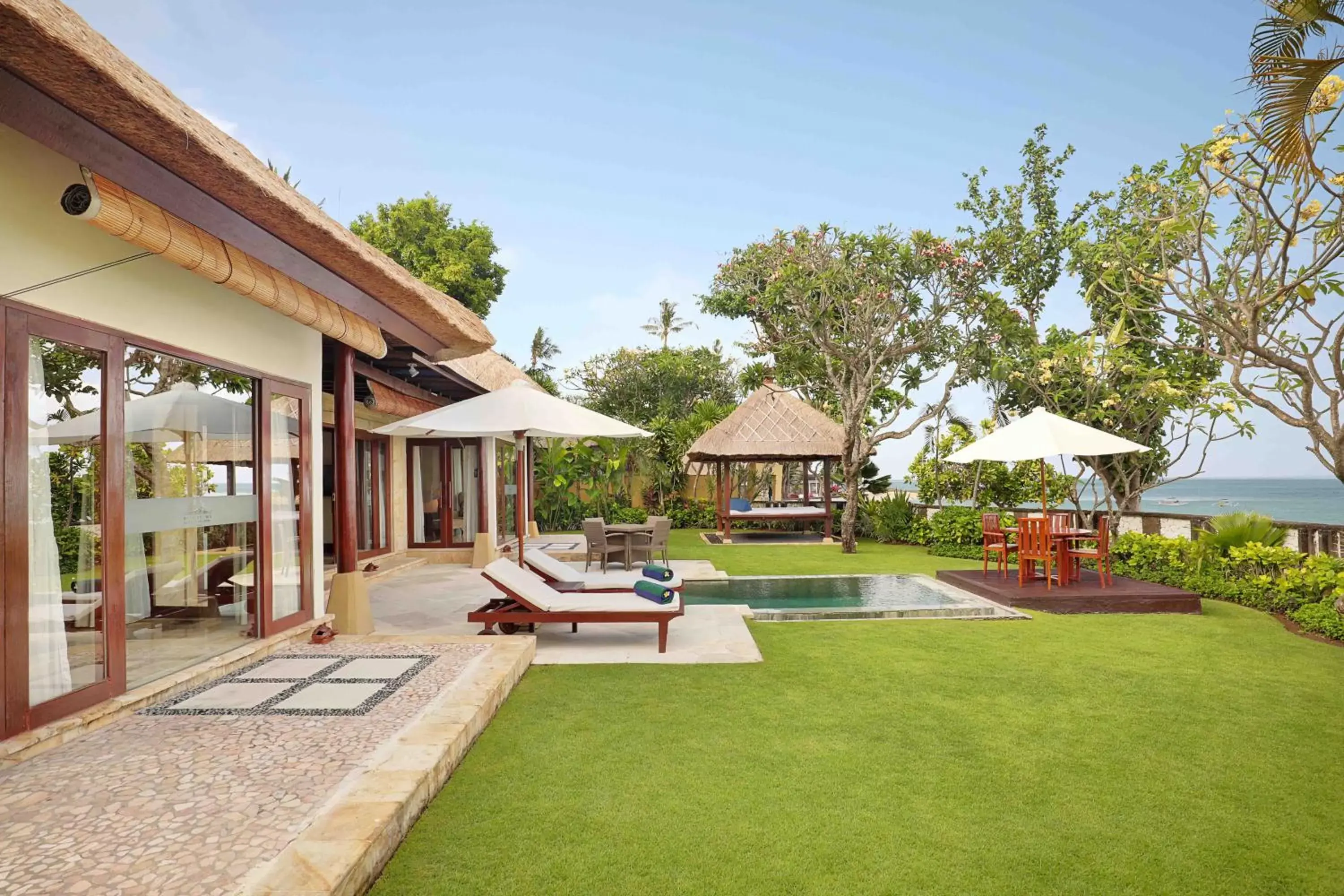 Garden, Swimming Pool in Discovery Kartika Plaza Hotel