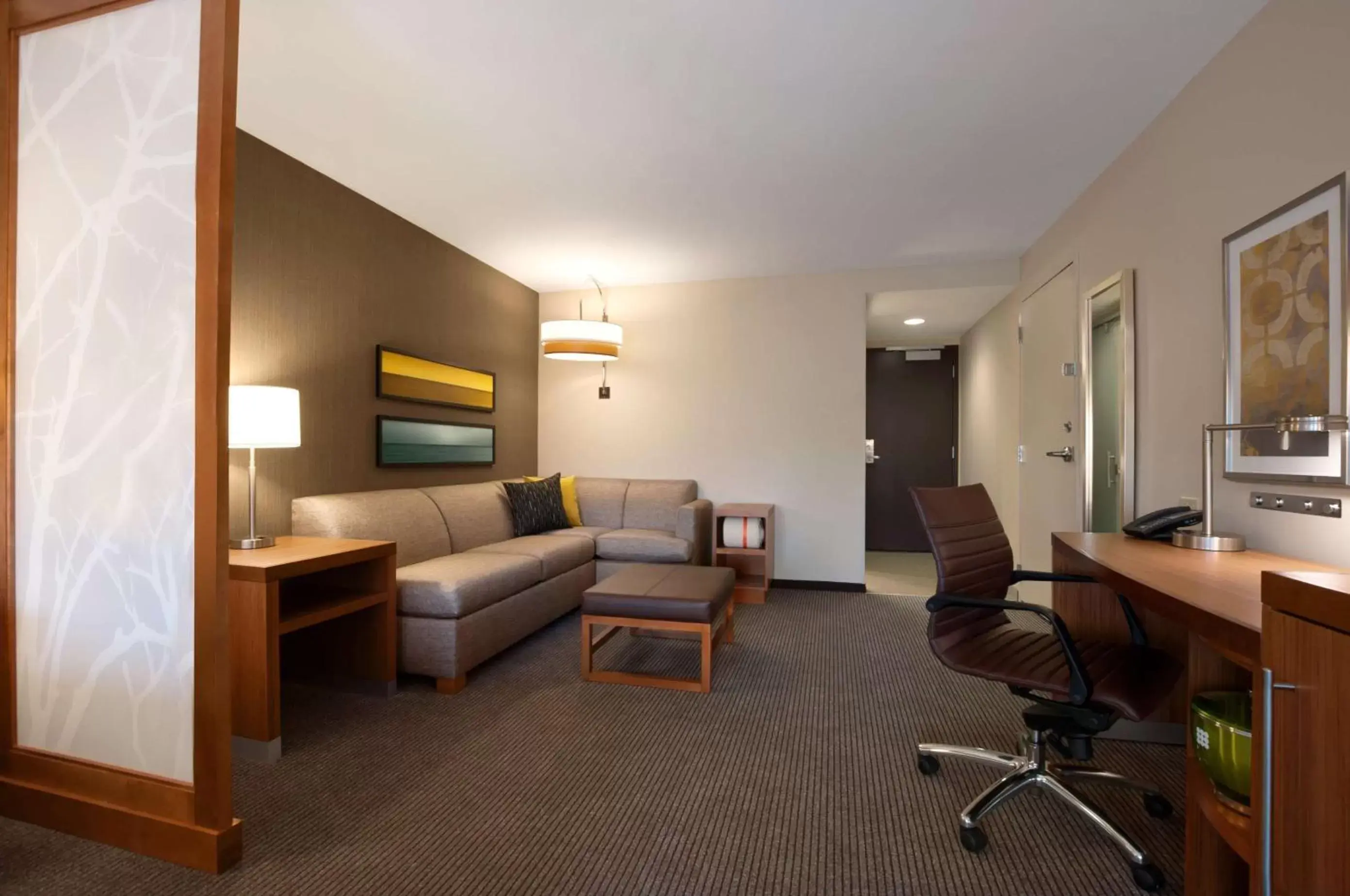 Bedroom, Seating Area in Hyatt Place Houston/The Woodlands