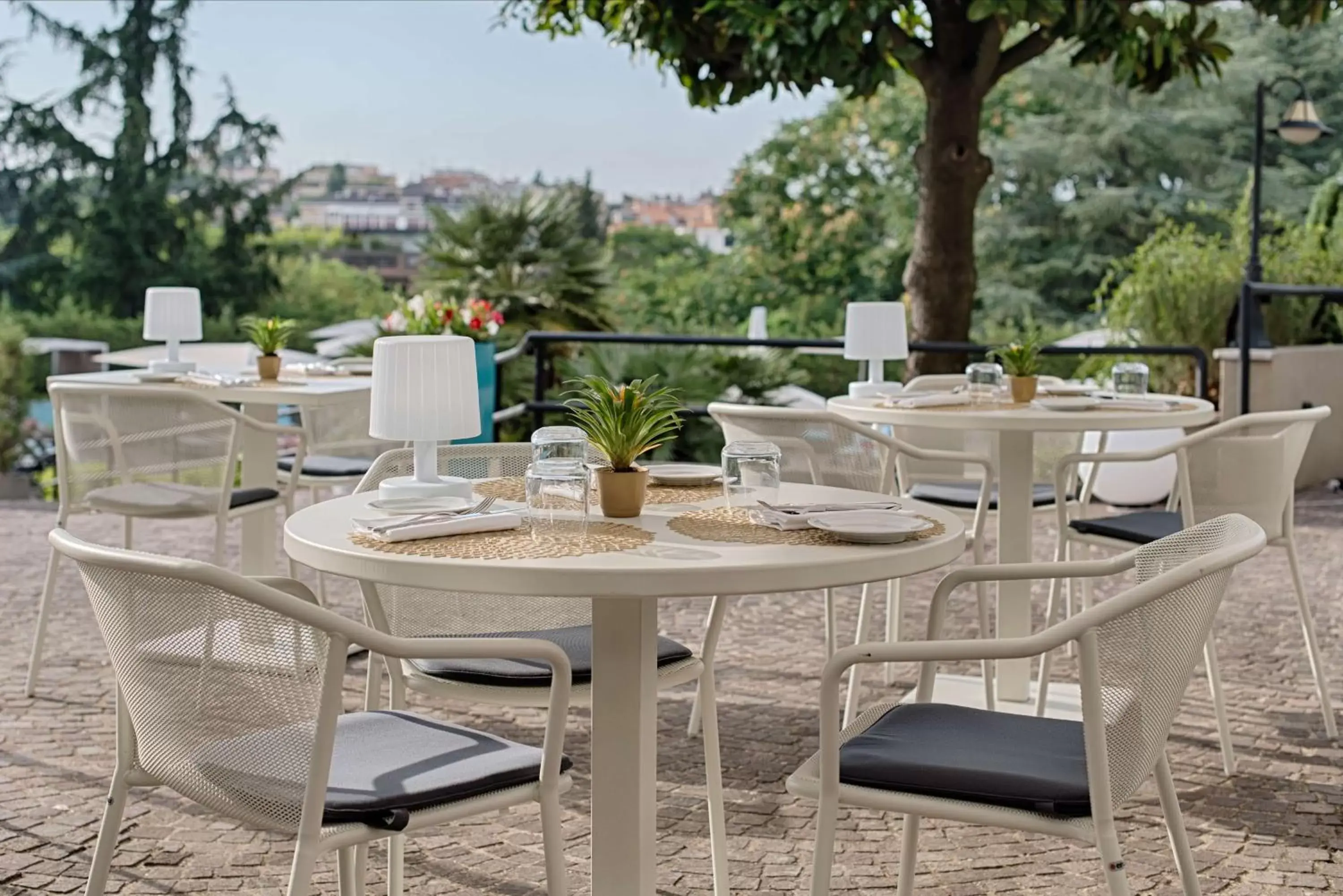Balcony/Terrace, Restaurant/Places to Eat in NH Roma Villa Carpegna