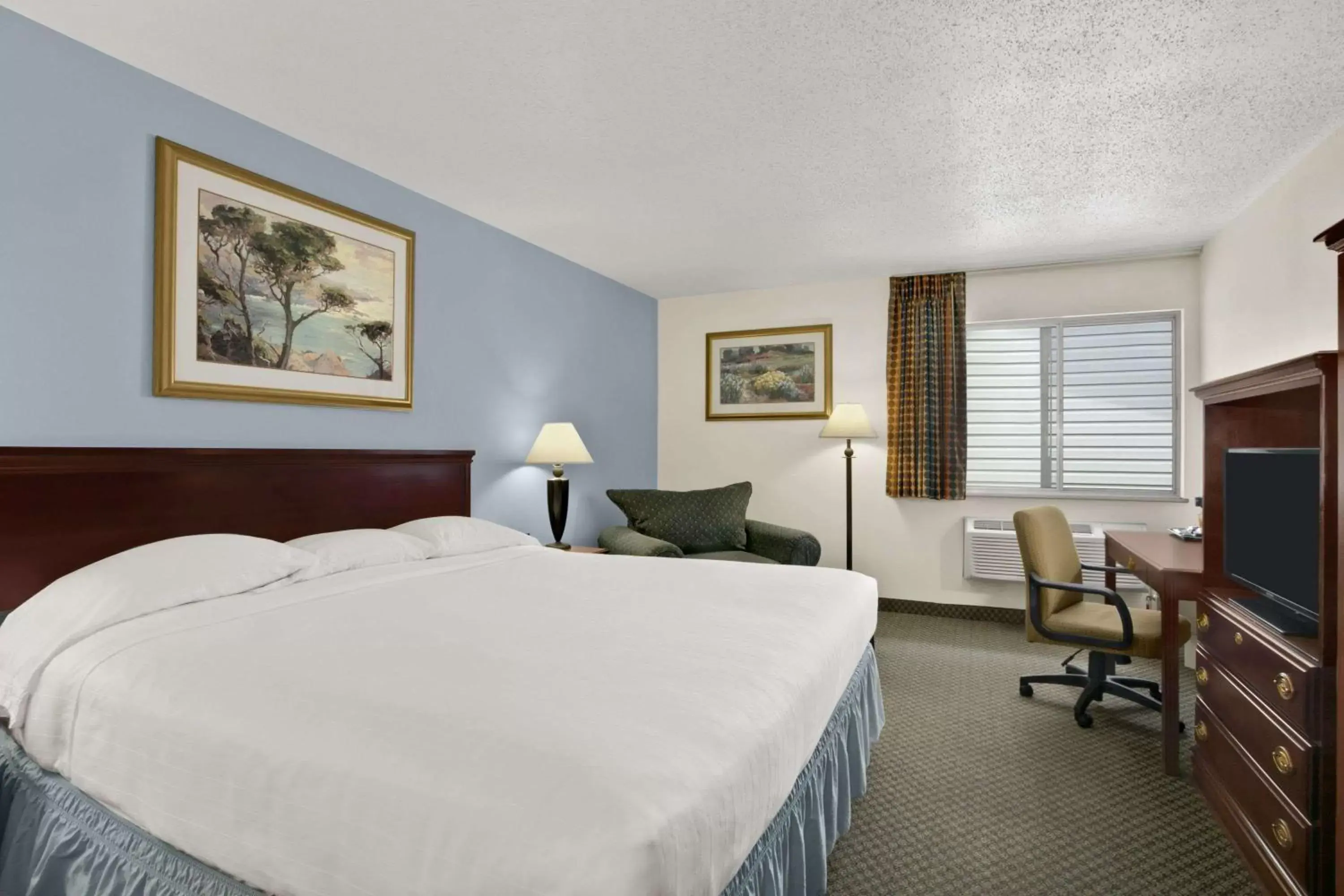 Photo of the whole room, Bed in Super 8 by Wyndham Washington