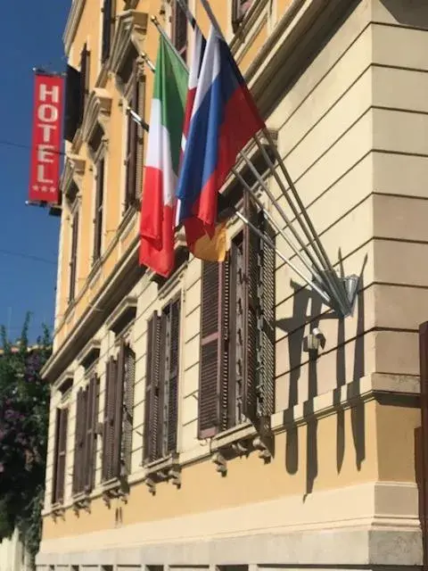 Property Building in ROMA ROOM HOTEL
