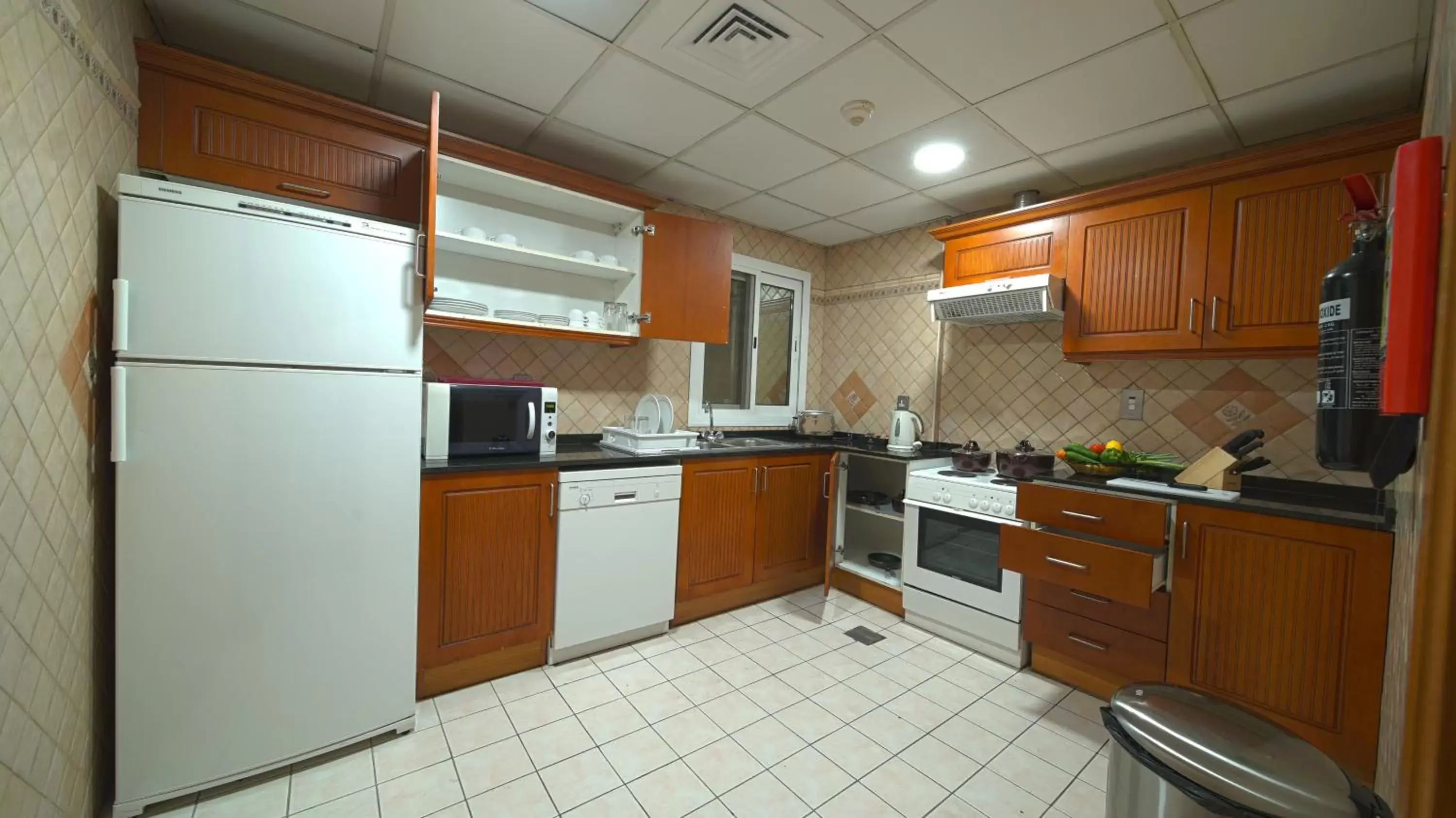 Kitchen or kitchenette, Kitchen/Kitchenette in Rose Garden Hotel Apartments - Bur Dubai