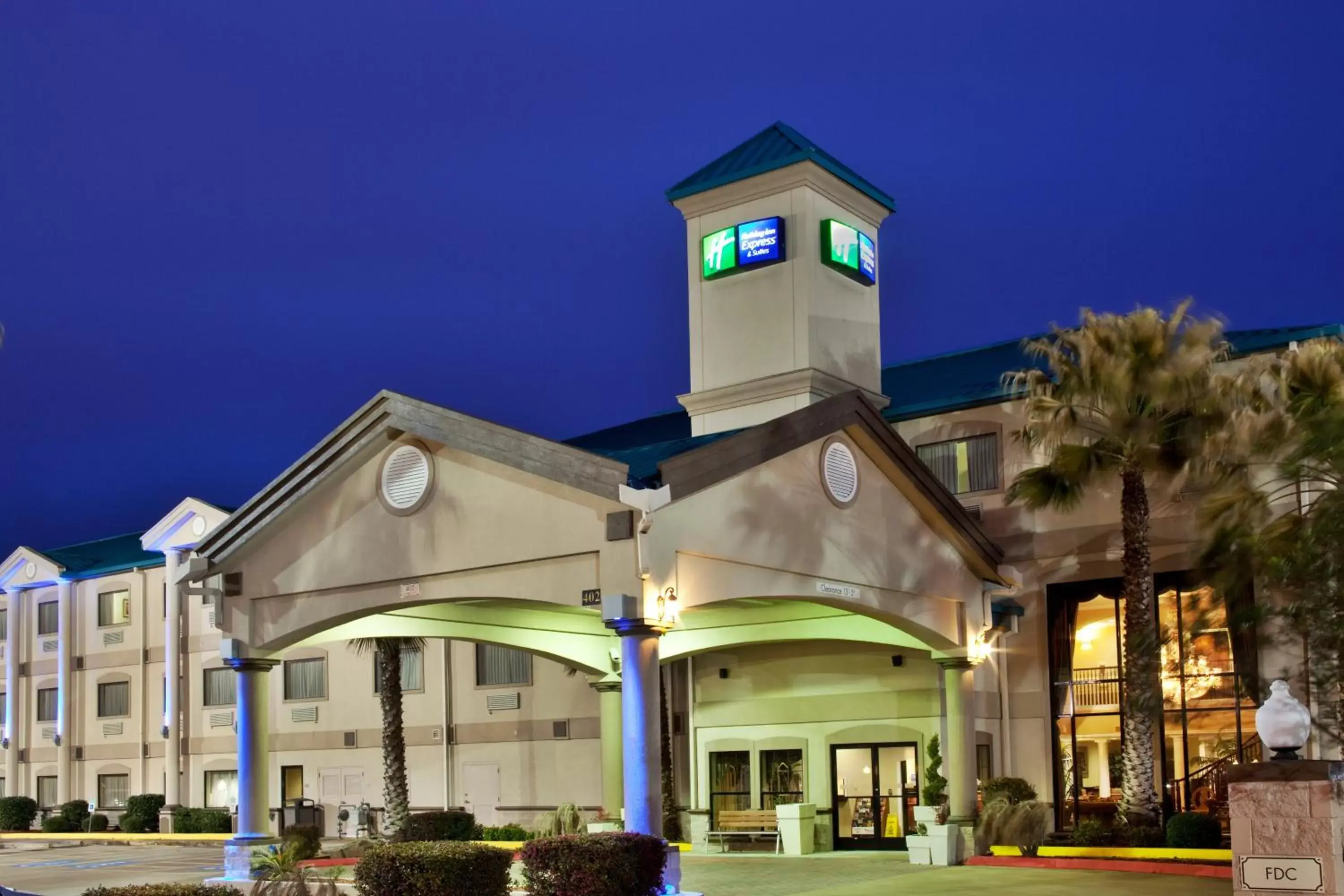 Property Building in Holiday Inn Express Hotel and Suites Lake Charles, an IHG Hotel