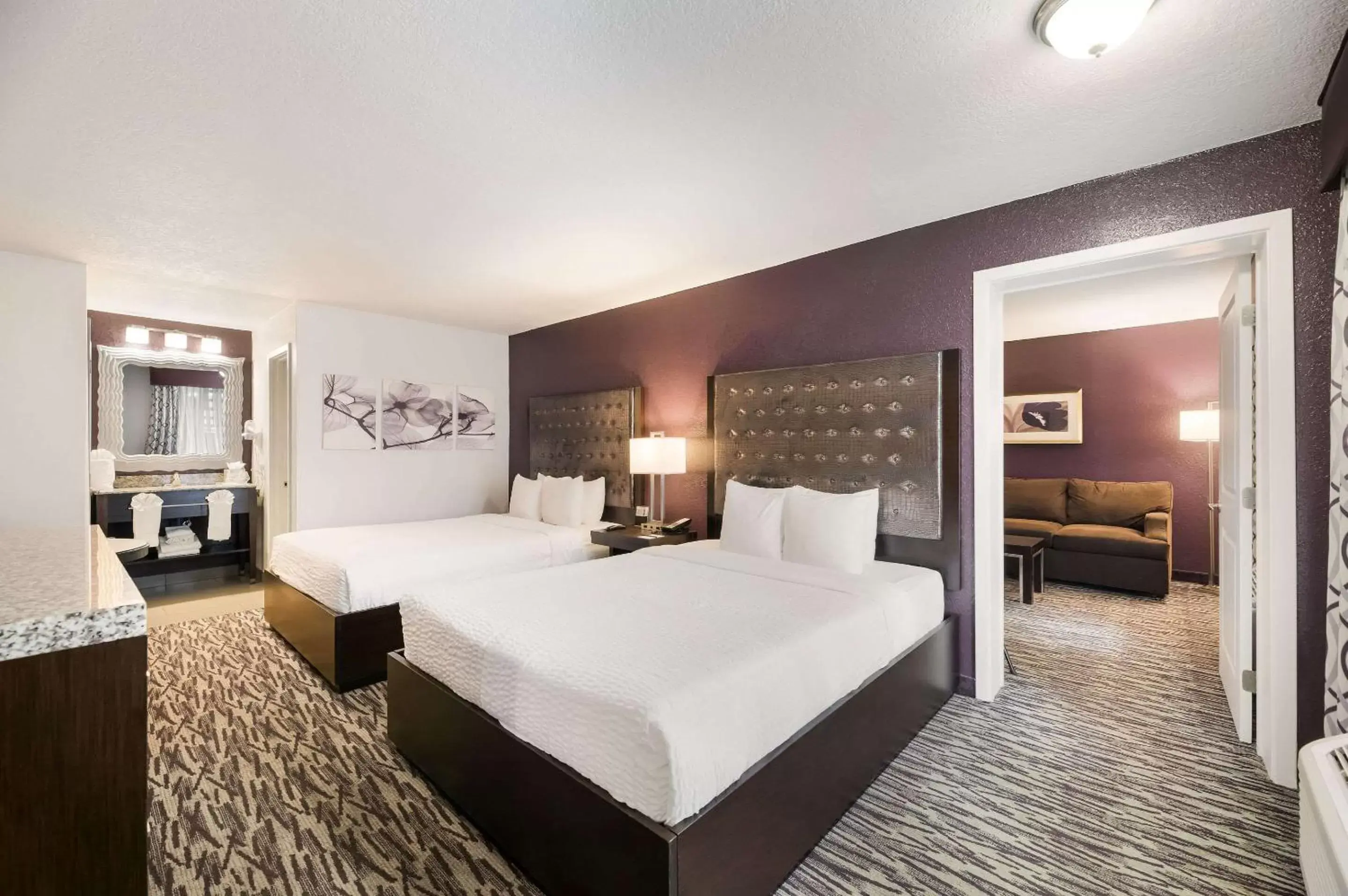 Bedroom in Clarion Inn & Suites Across From Universal Orlando Resort