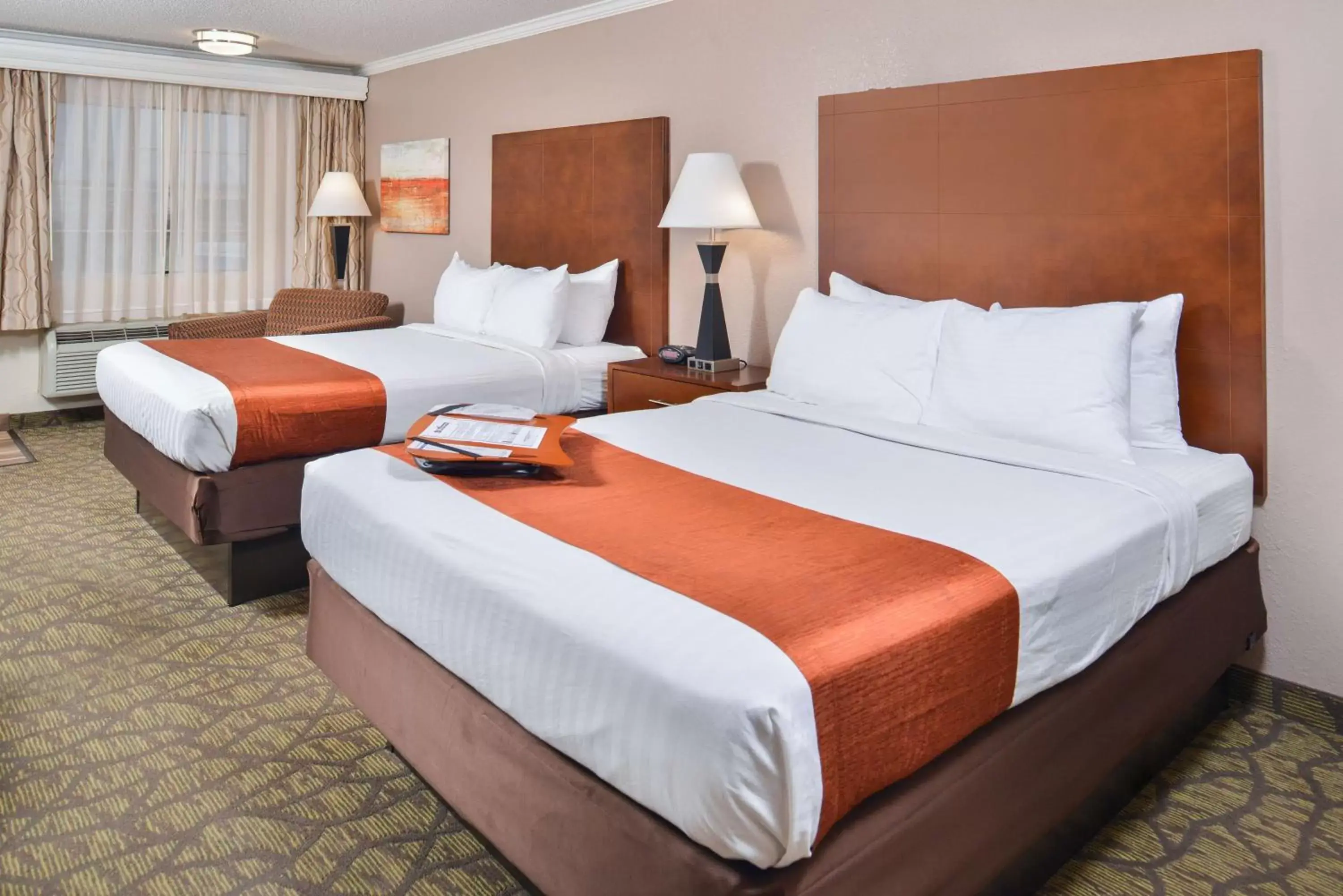 Queen Room with Two Queen Beds - Disability Access Tub in Best Western of Hartland Queen Room with Two Queen Beds - Disability Access Tub in Best Western of Hartland