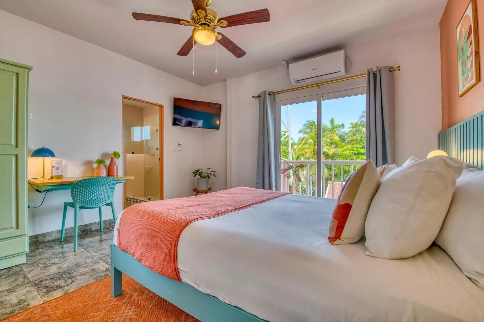 Photo of the whole room, Bed in Bocas Paradise Hotel Photo of the whole room, Bed in Bocas Paradise Hotel