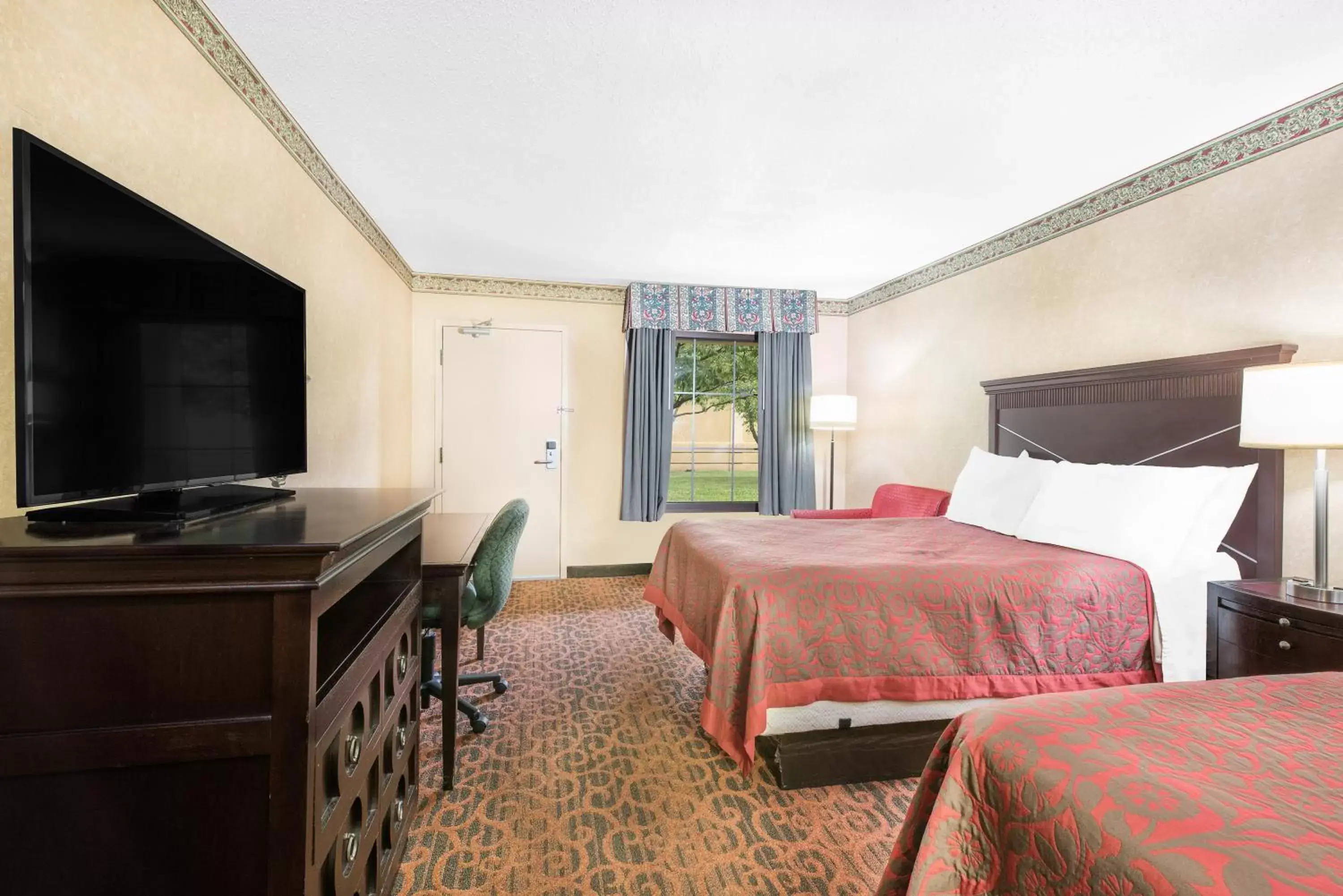 Bed in Days Inn & Suites by Wyndham York